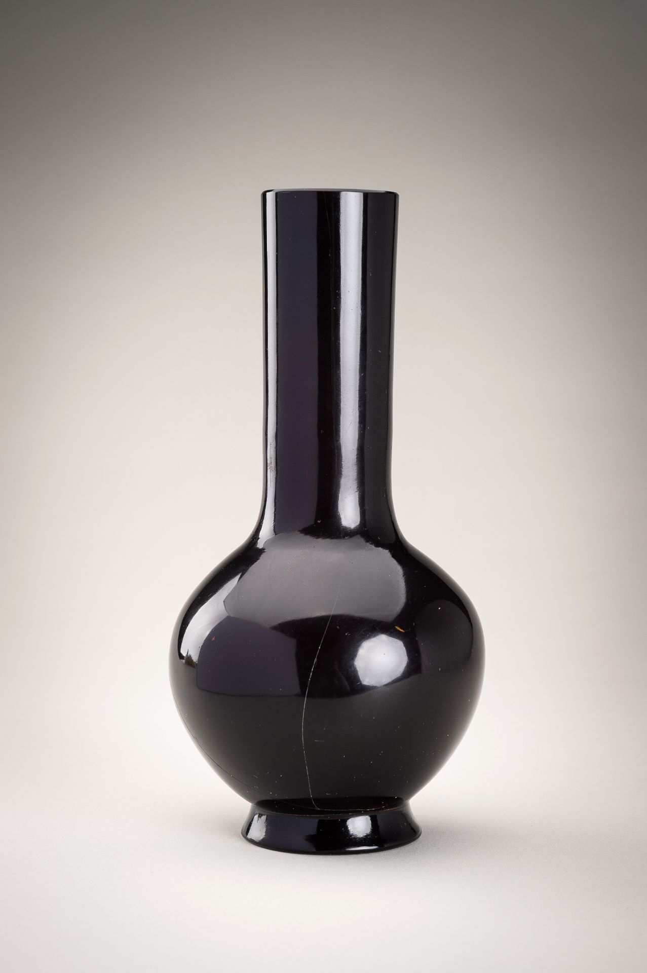 A TRANSLUCENT RUBY-RED GLASS BOTTLE VASE, QIANLONG MARK AND PERIOD - Image 2 of 7