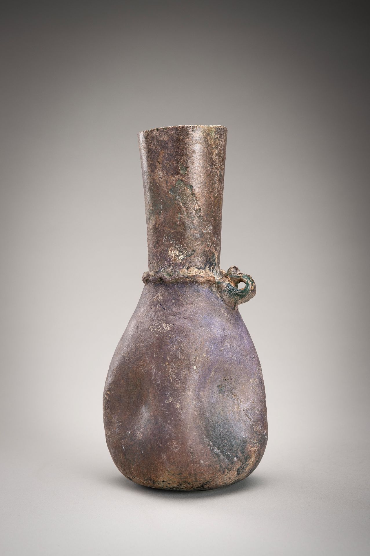 A ROMAN GLASS BOTTLE - Bild 6 aus 15