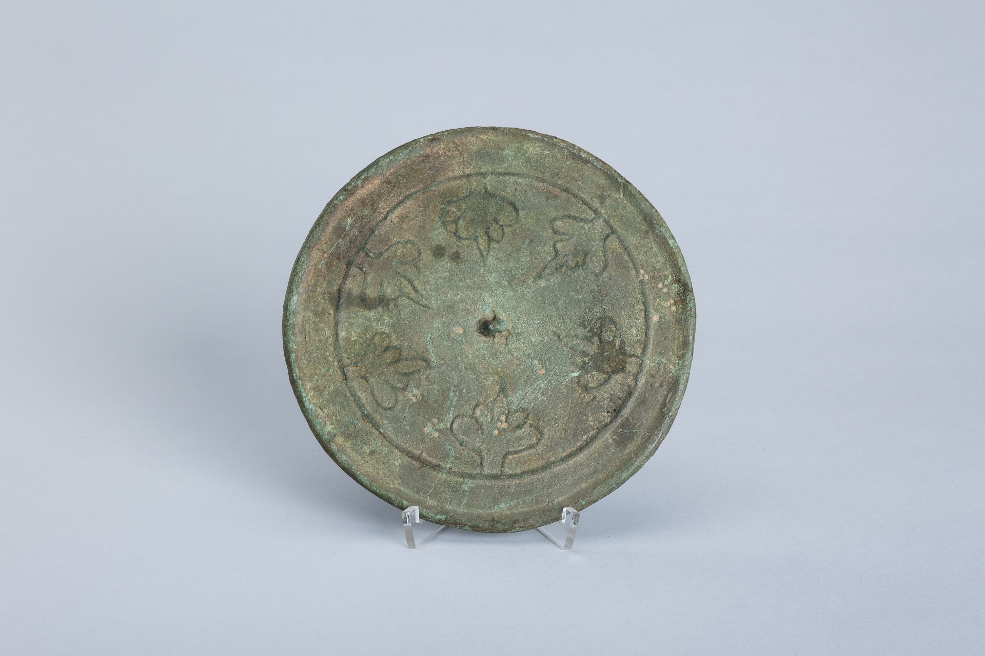 A GROUP OF FIVE BRONZE MIRRORS, HAN DYNASTY AND LATER - Bild 10 aus 20