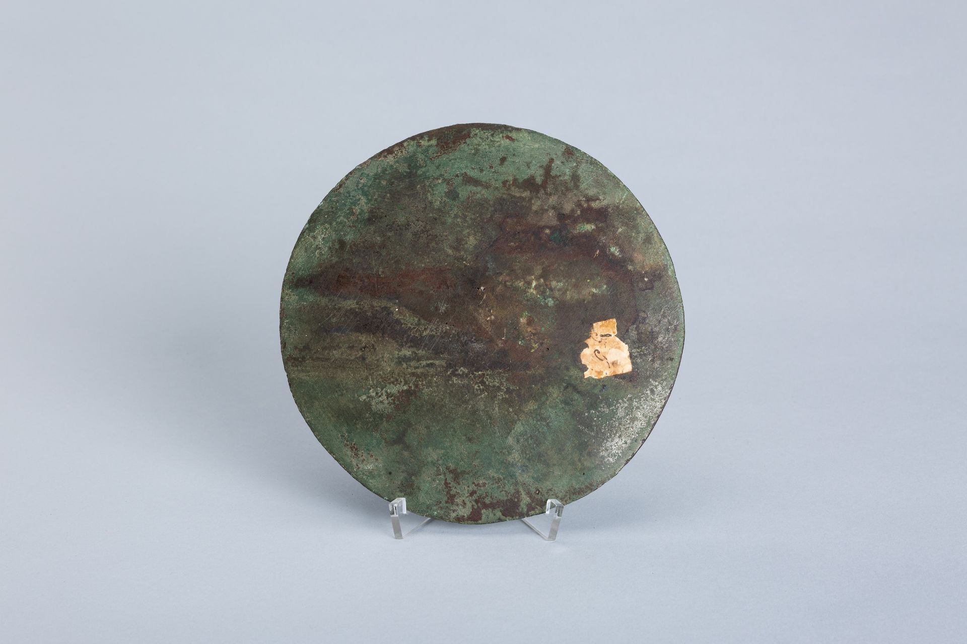 A GROUP OF FIVE BRONZE MIRRORS, HAN DYNASTY AND LATER - Bild 12 aus 20