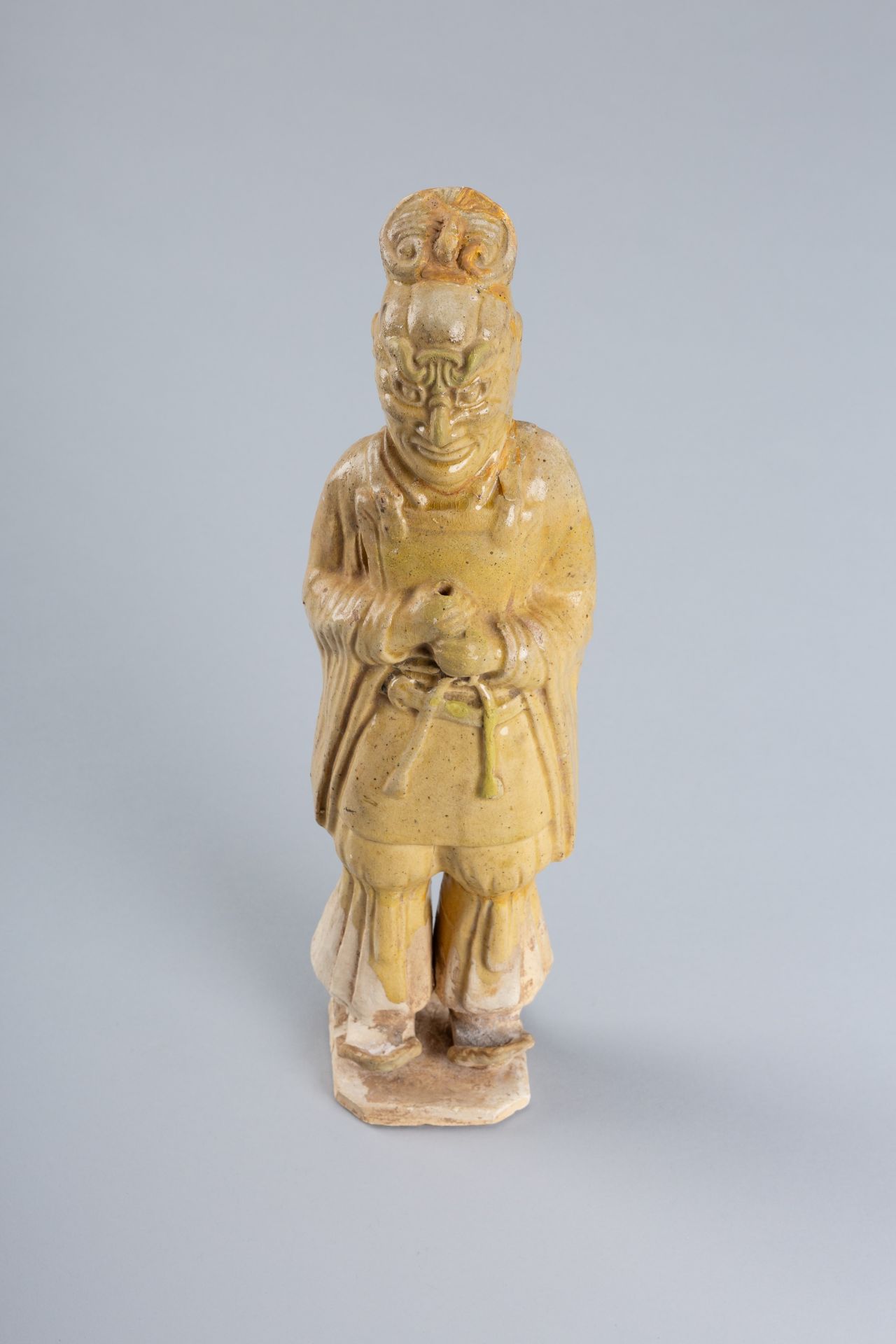 A STRAW GLAZED POTTERY FIGURE OF A TOMB GUARDIAN, SUI TO TANG DYNASTY - Bild 7 aus 15