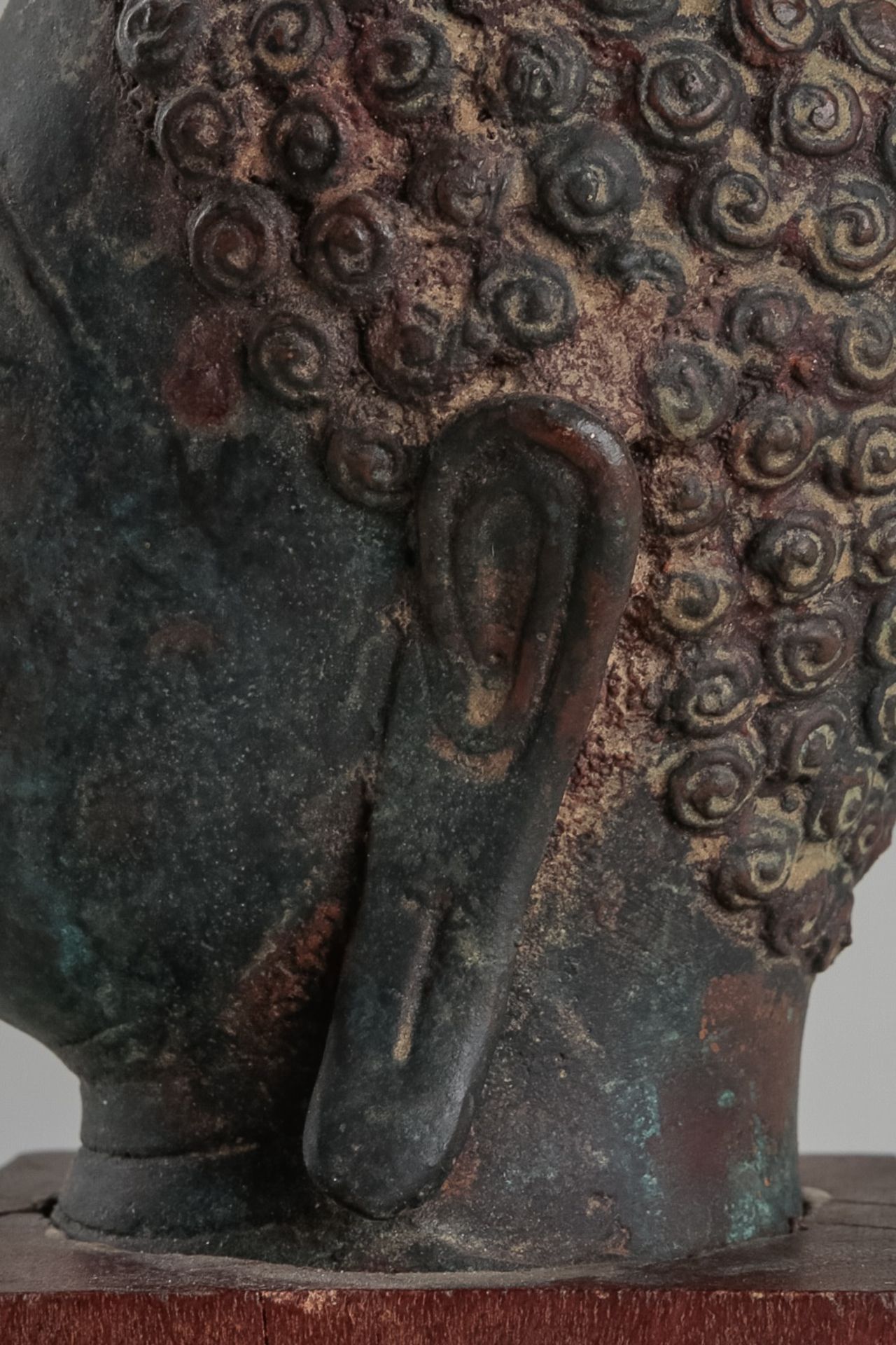 A BRONZE HEAD OF BUDDHA, SUKHOTHAI STYLE - Bild 7 aus 12