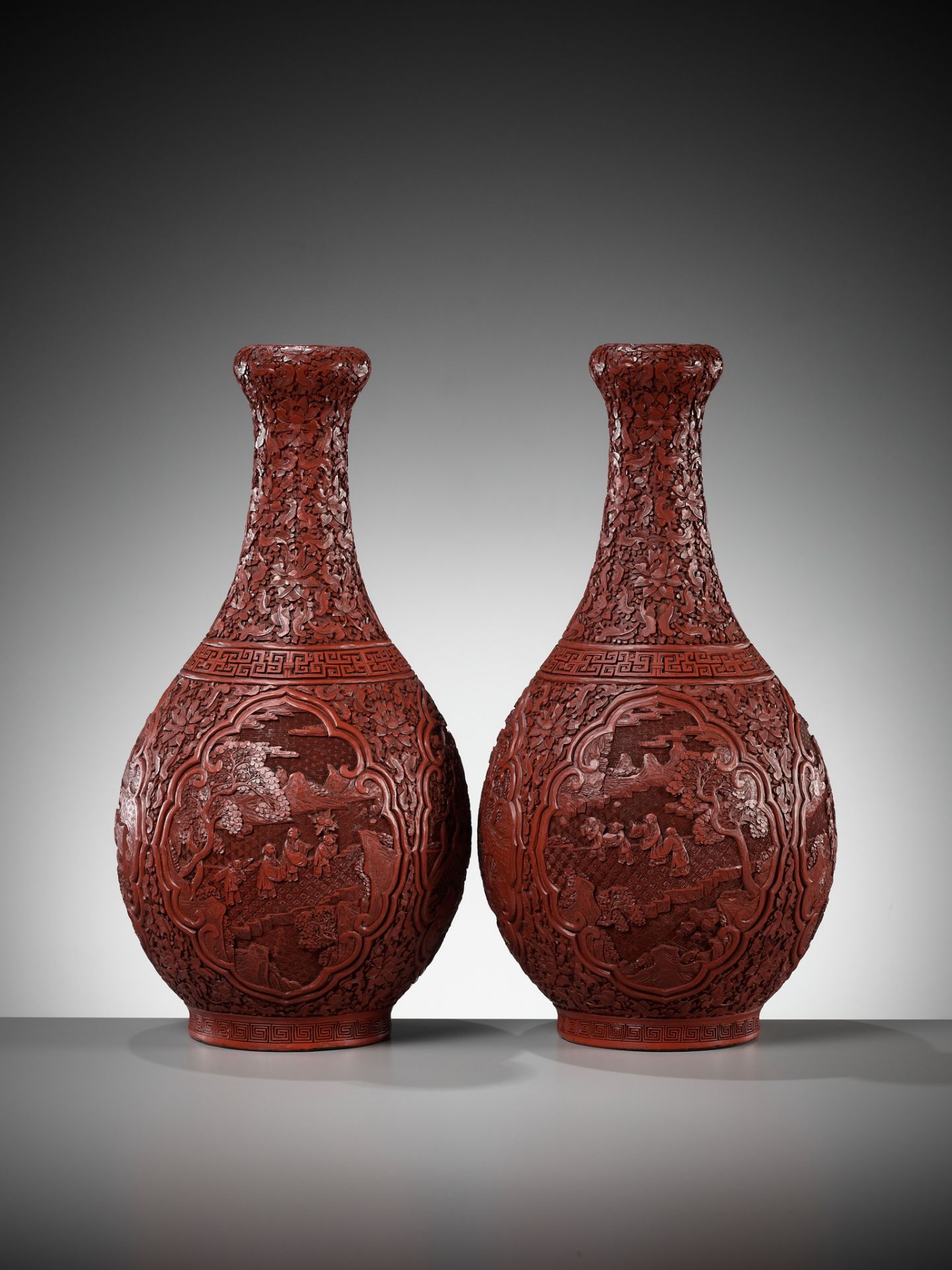 A PAIR OF LARGE CINNABAR LACQUER GARLIC HEAD VASES, CHINA, 1800-1850 - Image 9 of 14