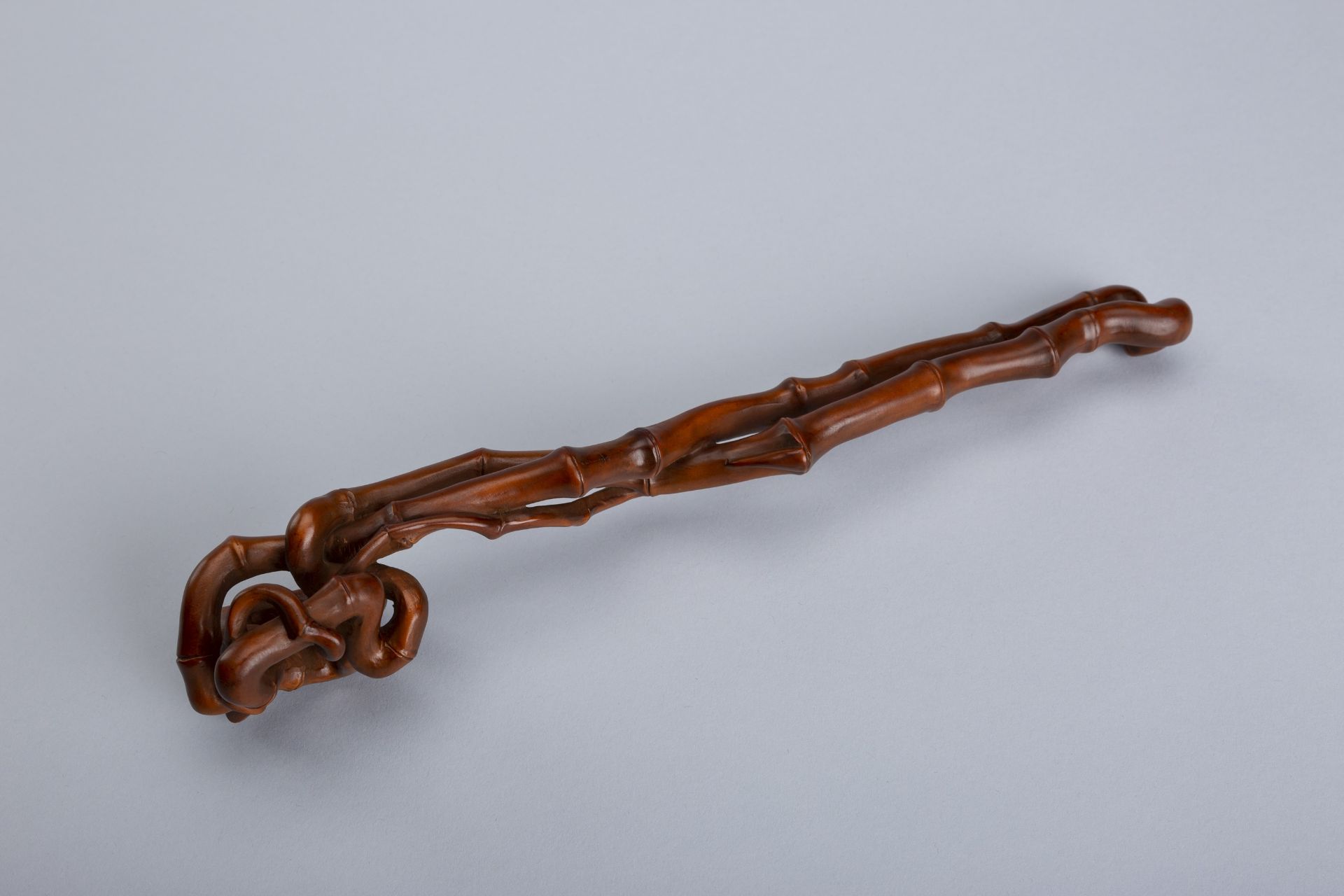 A ROOT WOOD RUYI SCEPTER, 19TH CENTURY - Image 7 of 9