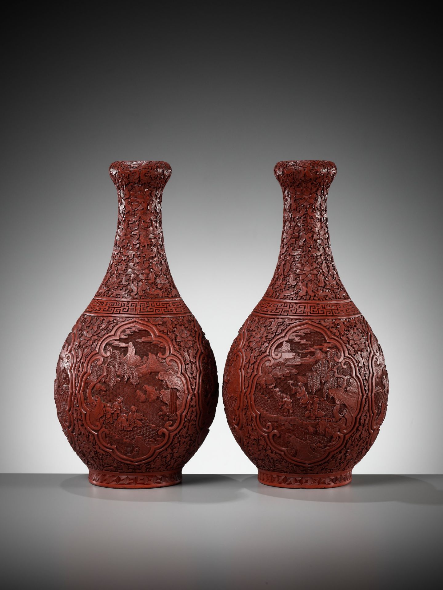 A PAIR OF LARGE CINNABAR LACQUER GARLIC HEAD VASES, CHINA, 1800-1850 - Image 8 of 14