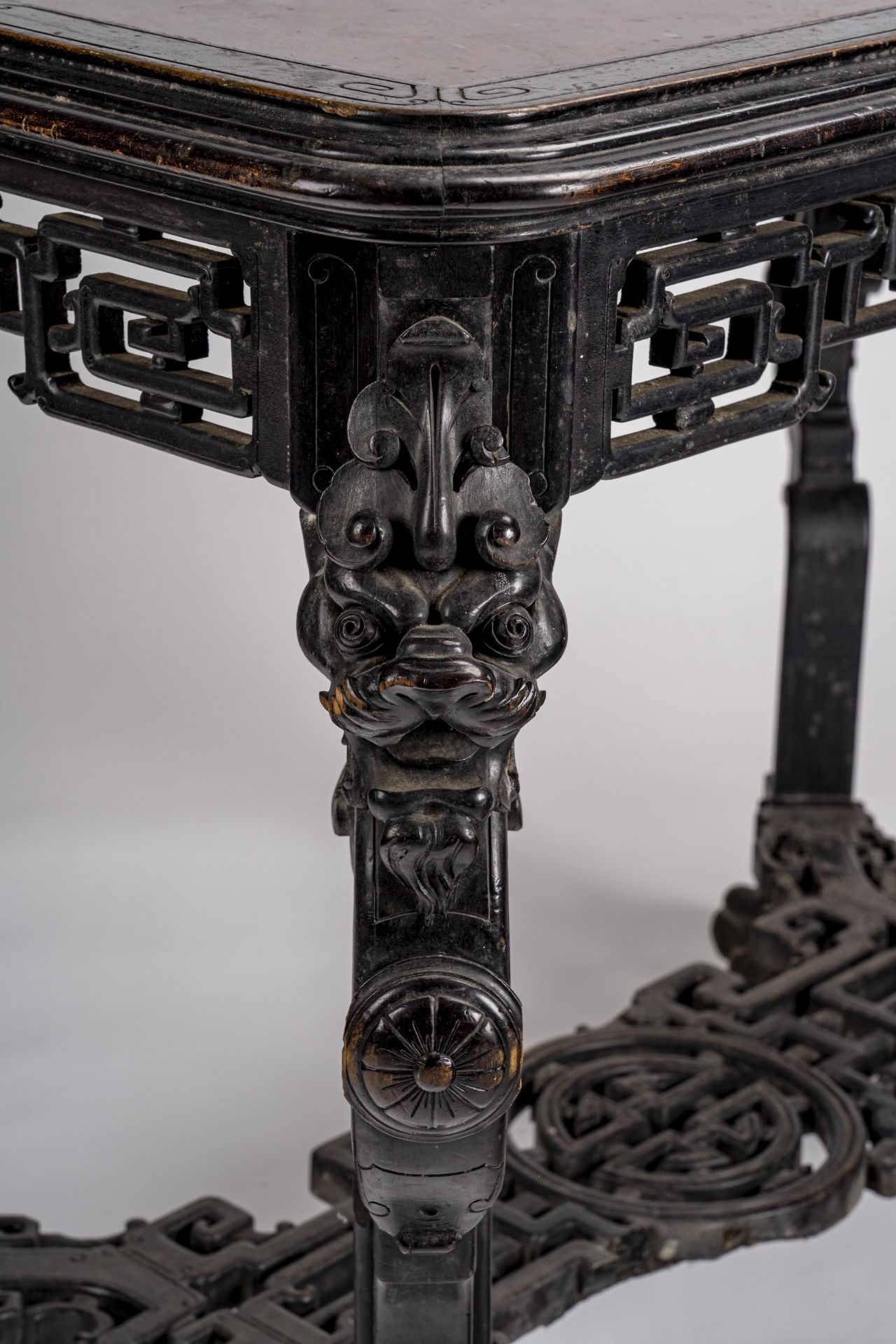 A LACQUERED HONGMU WOOD AND STONE CONSOLE TABLE, QING DYNASTY - Image 5 of 13