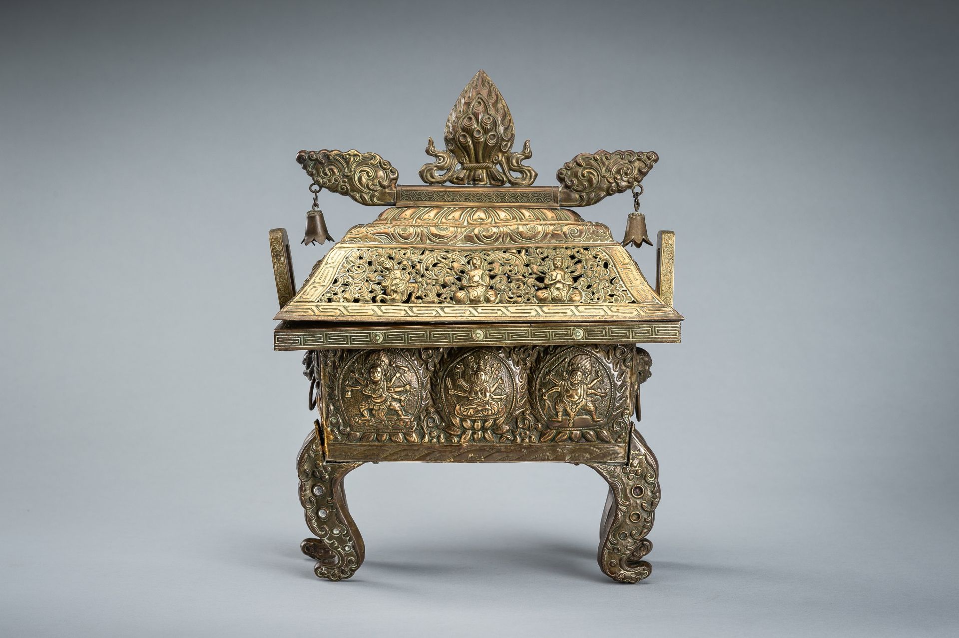 A GILT COPPER REPOUSSE CENSER AND RETICULATED COVER, FANGDING, QING DYNASTY - Image 6 of 20