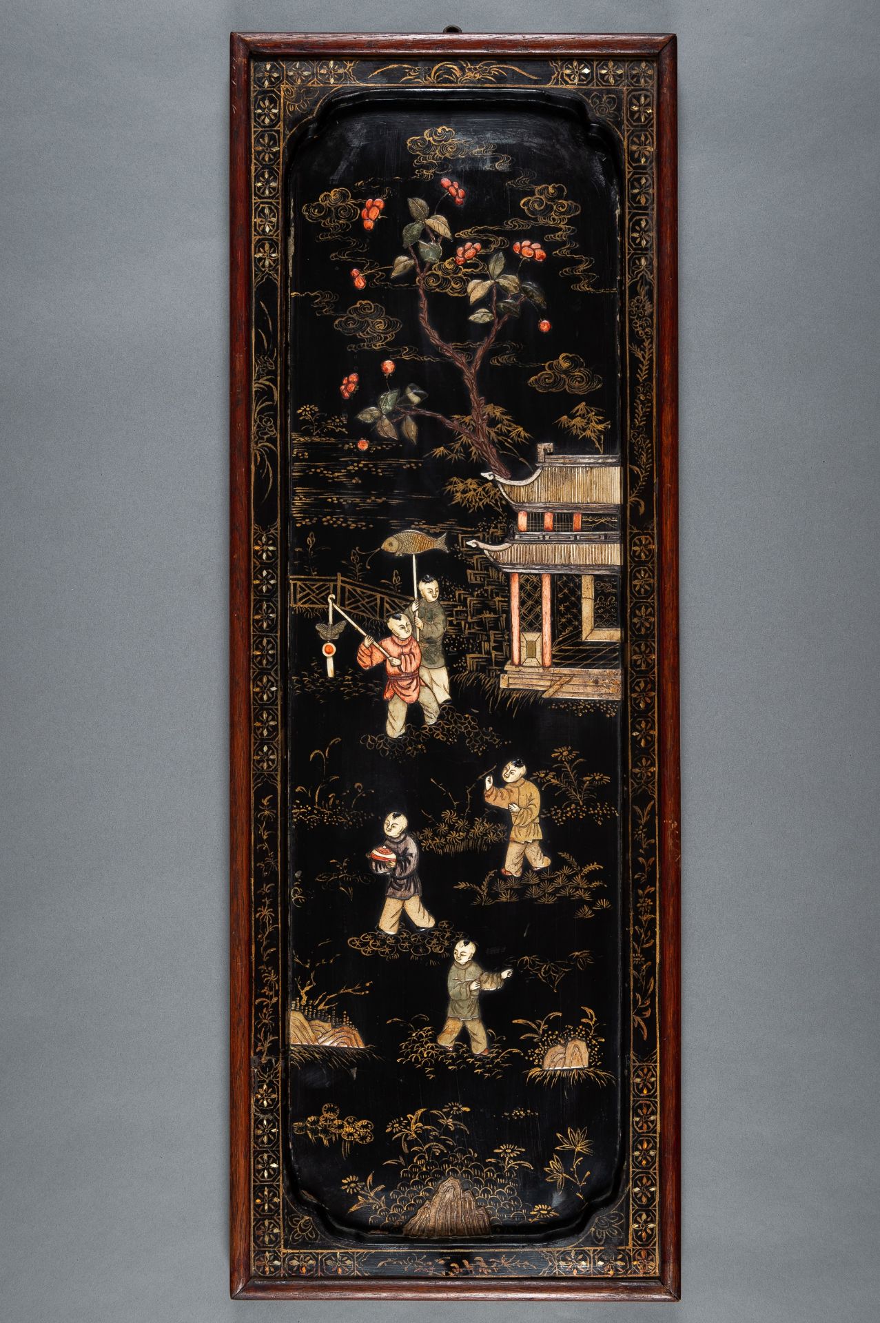 A PAIR OF INLAID LACQUERD WOOD PANELS, LATE QING - Image 4 of 16