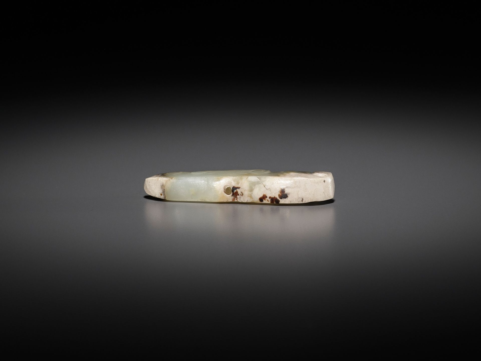 A JADE 'SILKWORM' PENDANT, LATE NEOLITHIC PERIOD TO SHANG DYNASTY - Image 9 of 12