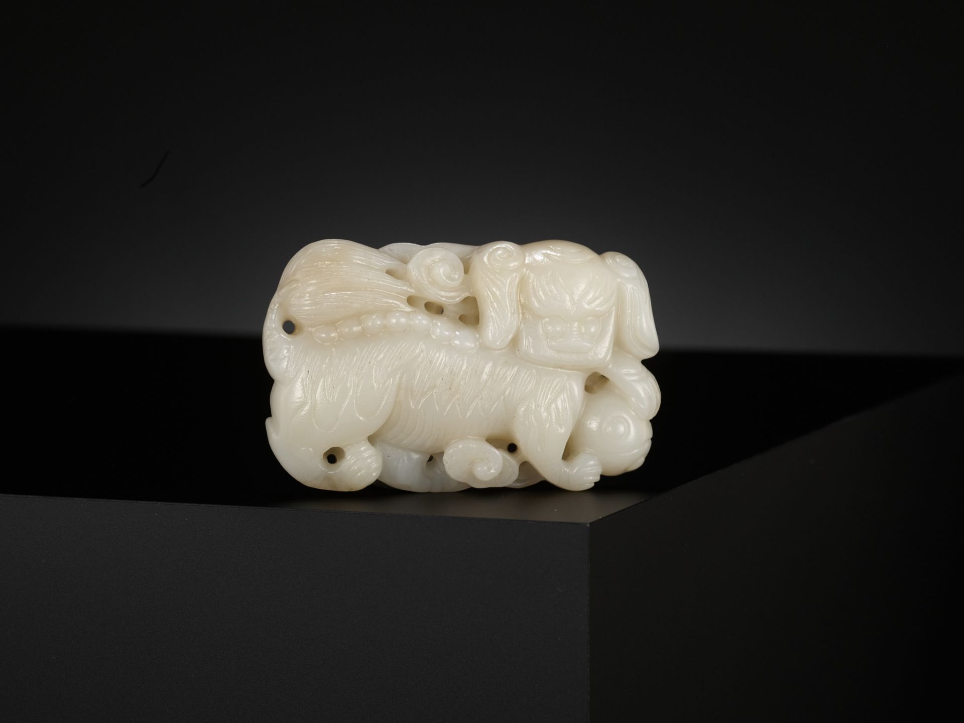 A WHITE JADE 'BUDDHIST LION' BELT BUCKLE, CHINA, 18TH CENTURY - Image 3 of 9