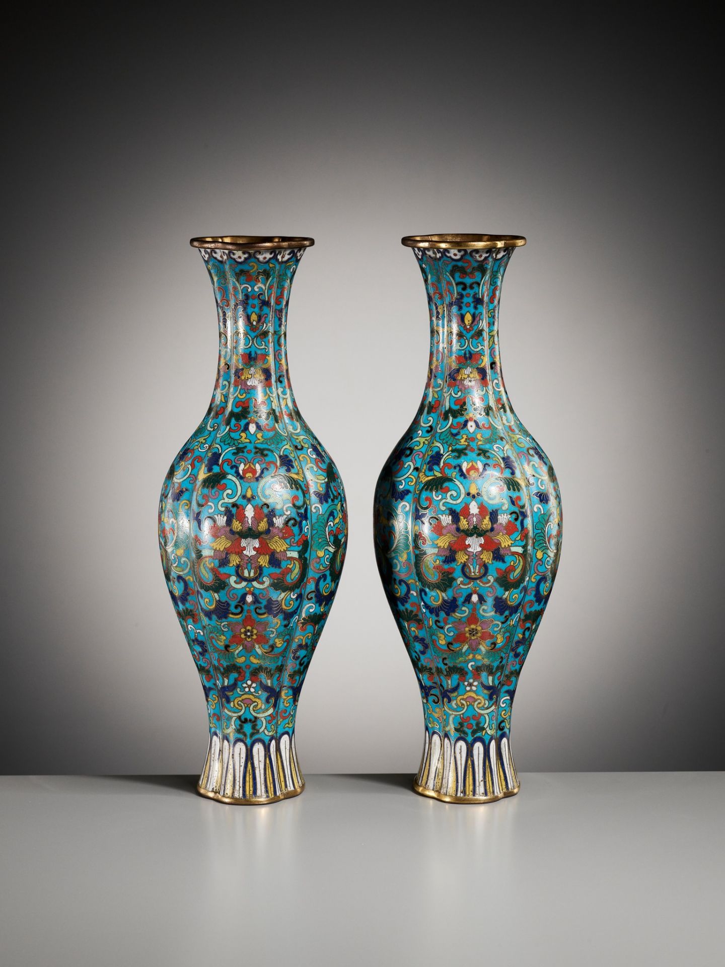 AN IMPERIAL PAIR OF QUADRILOBED CLOISONNÉ ENAMEL ‘LOTUS’ VASES, QIANLONG MARK AND OF THE PERIOD - Image 13 of 17