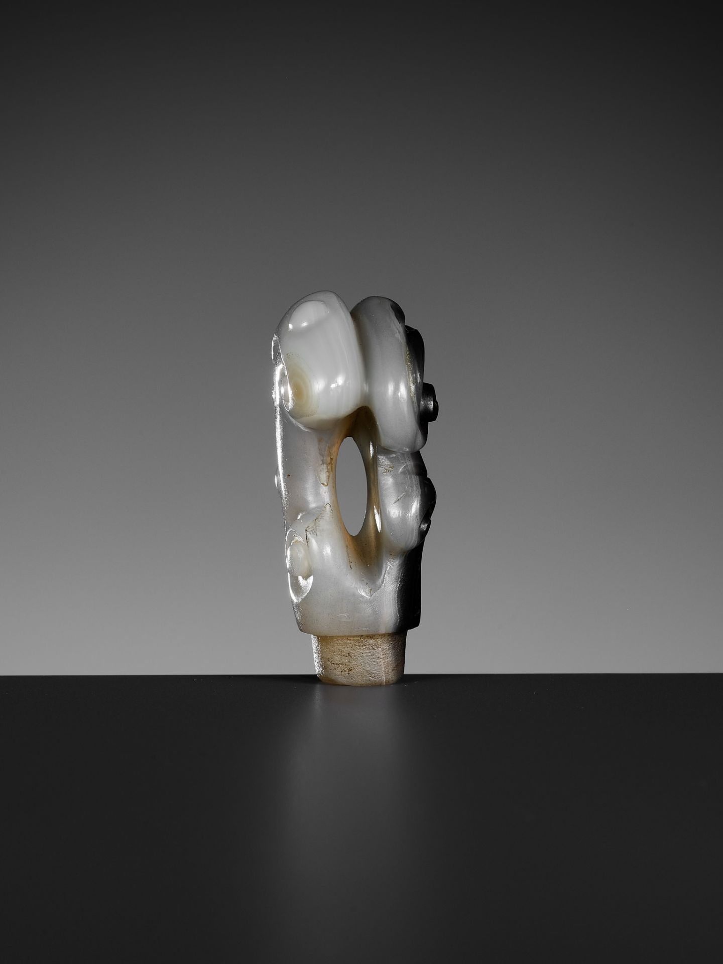A CAMEO AGATE OPENWORK 'LINGZHI' FINIAL, CHINA, 17th-18th CENTURY - Image 8 of 13