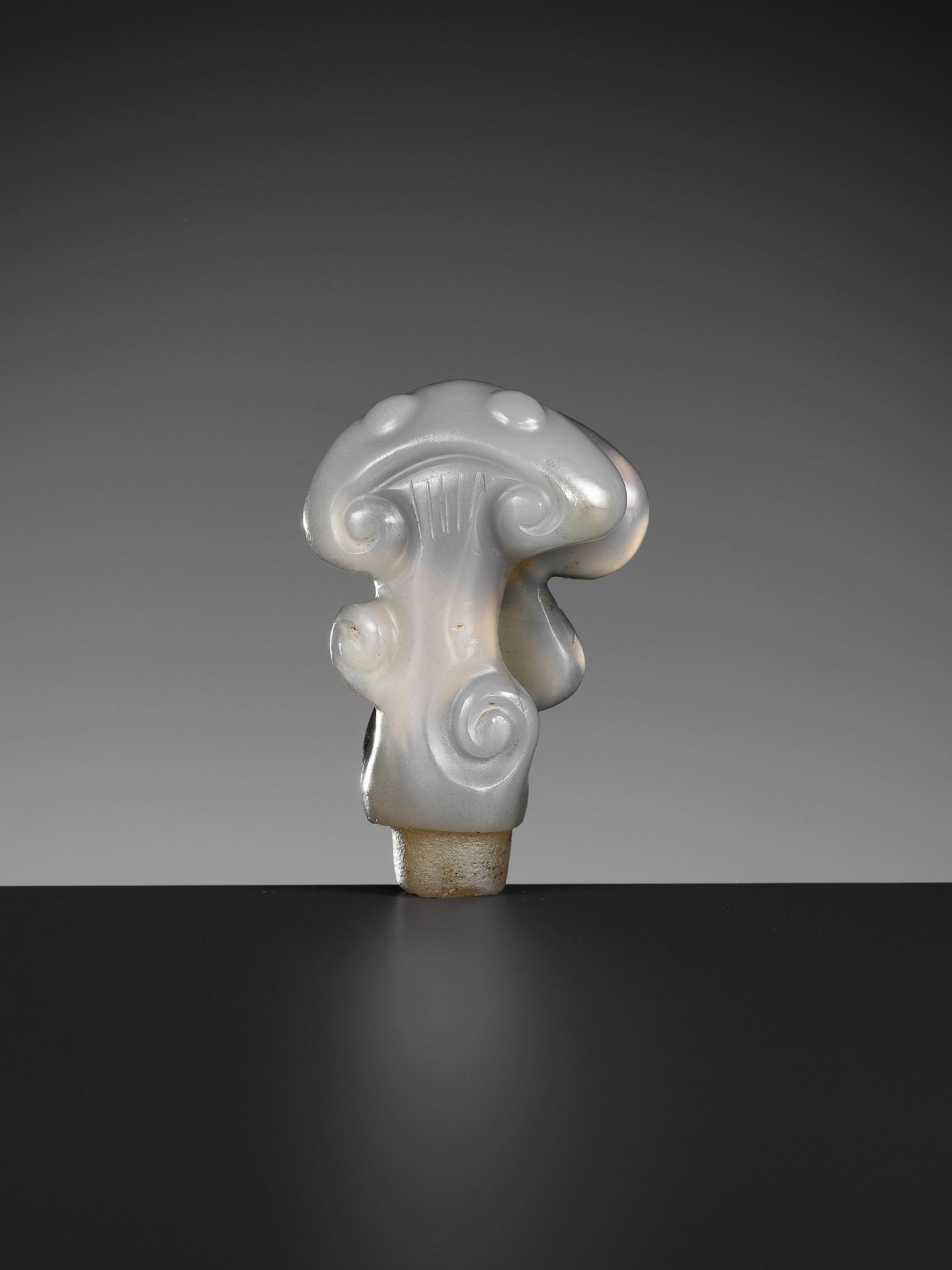 A CAMEO AGATE OPENWORK 'LINGZHI' FINIAL, CHINA, 17th-18th CENTURY - Image 7 of 13