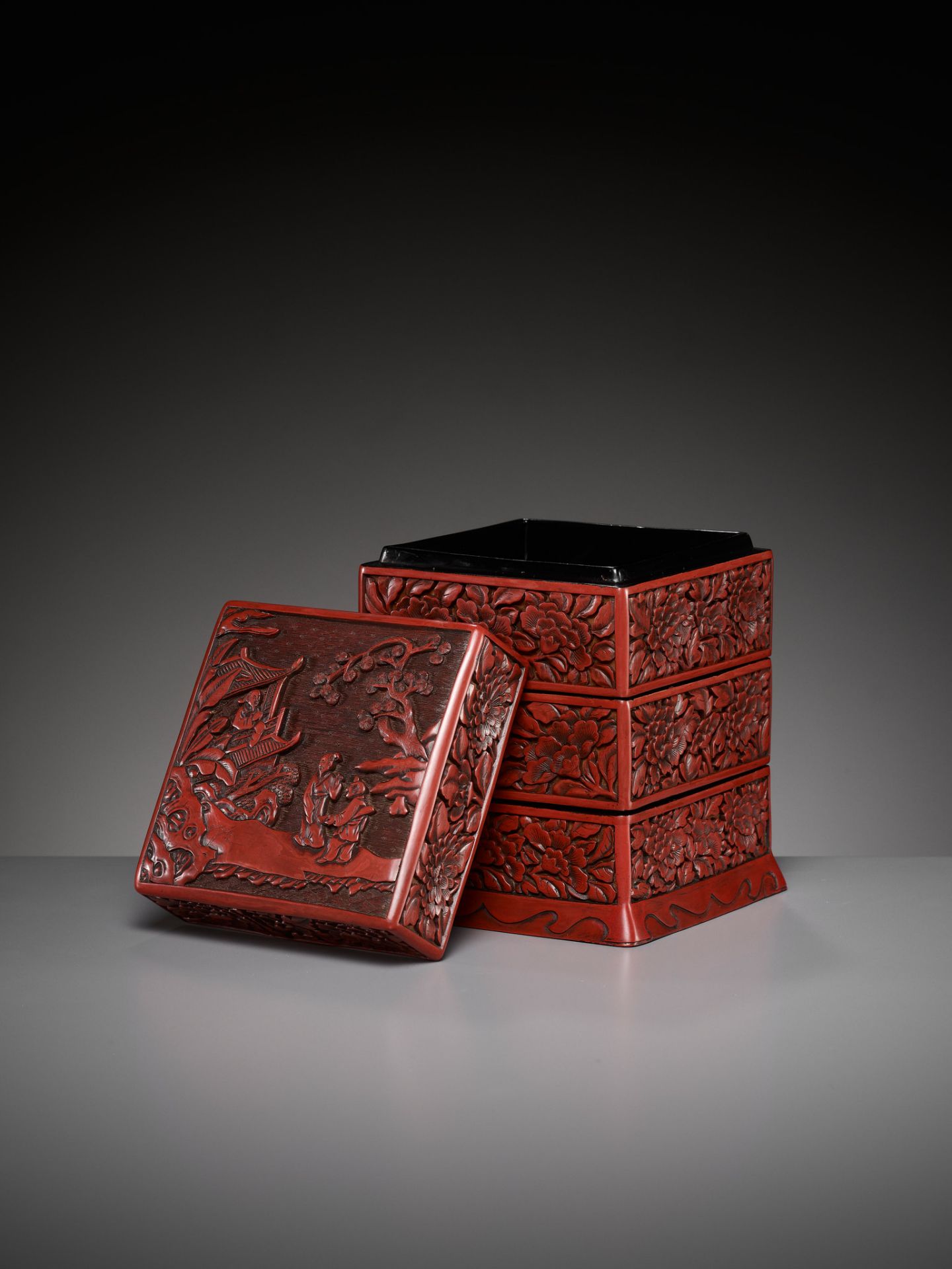 A CINNABAR LACQUER THREE-TIERED BOX AND COVER, LATE YUAN TO MID-MING DYNASTY - Image 12 of 17