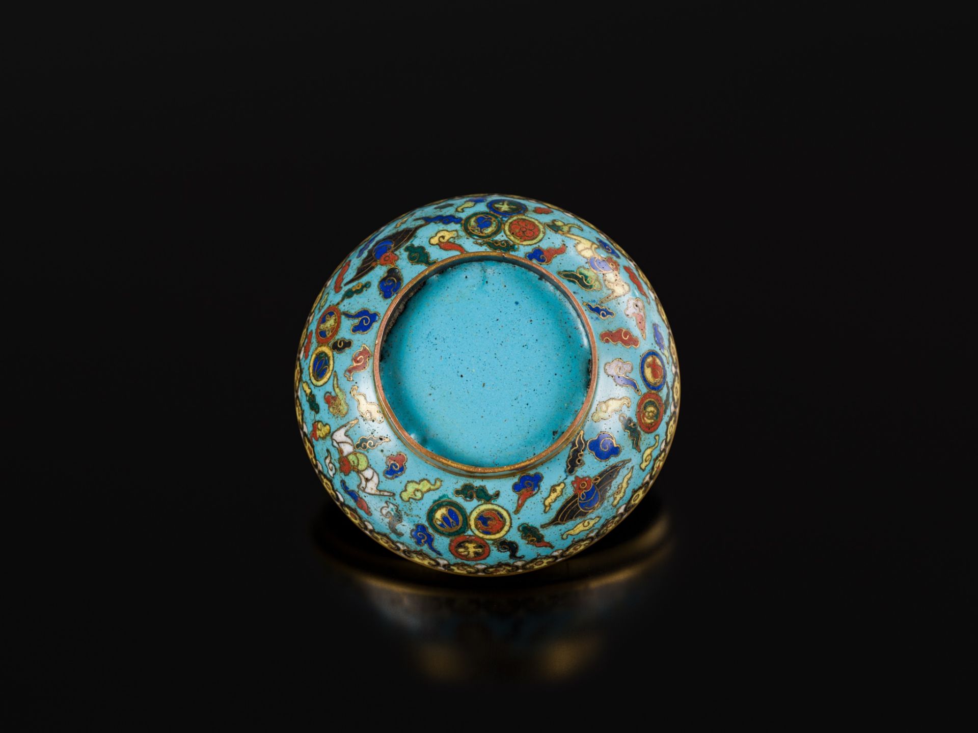 A CLOISONNE ENAMEL CIRCULAR BOX AND COVER, QIANLONG PERIOD - Bild 9 aus 10