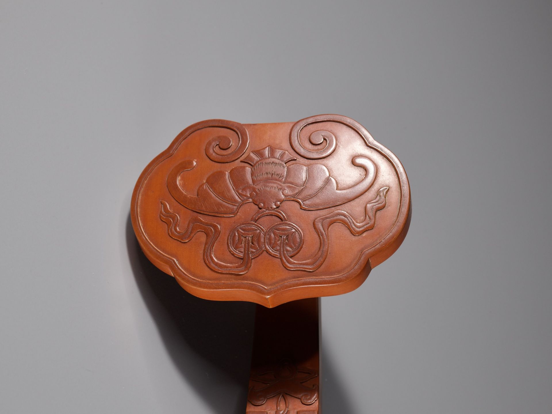 A RARE BAMBOO-VENEER RUYI SCEPTRE, QIANLONG PERIOD, IMPERIALLY INSCRIBED WITH A POEM - Image 9 of 15