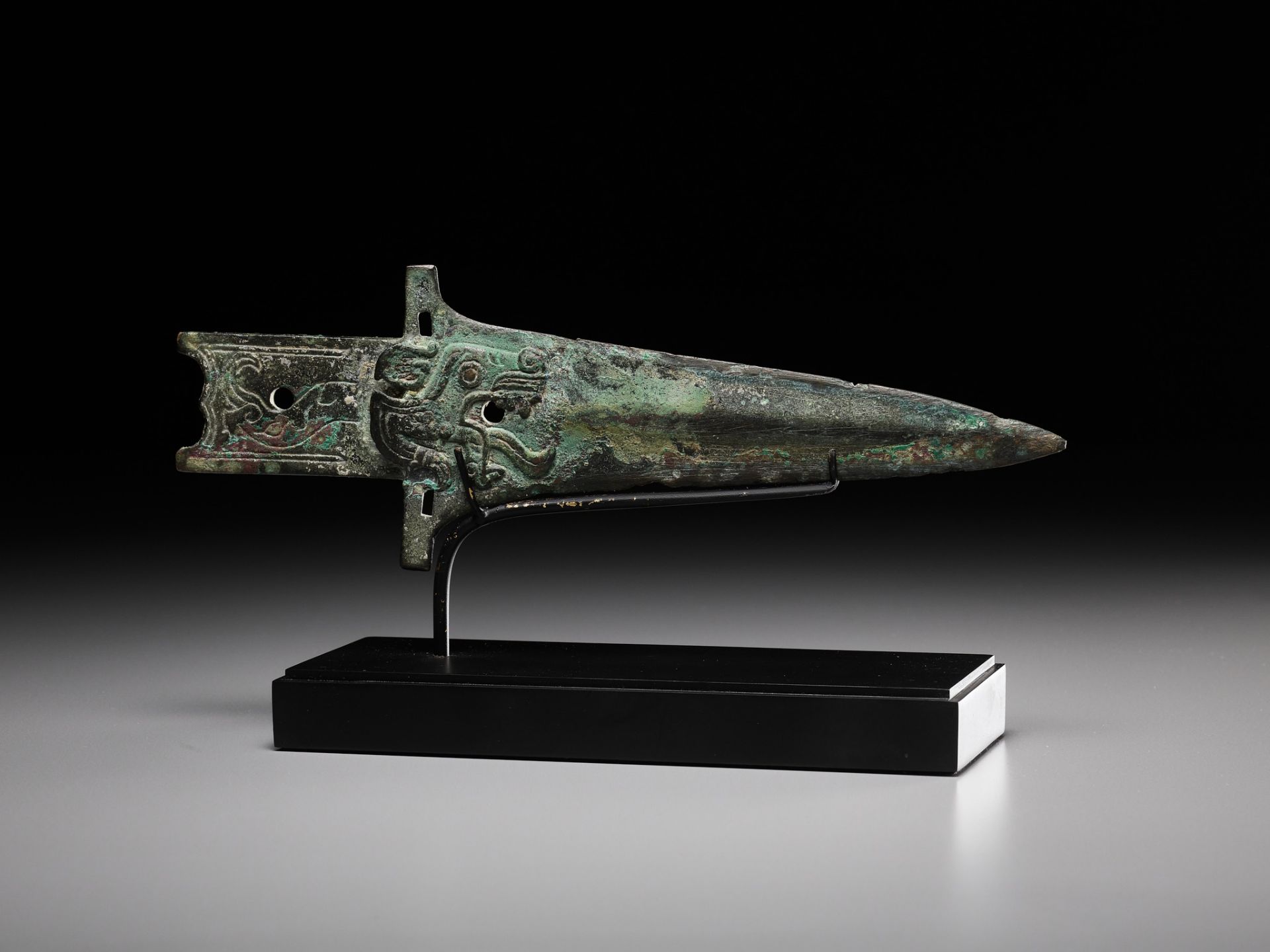 A BRONZE 'TIGER' HALBERD BLADE, ZHONGHU GE, EASTERN ZHOU DYNASTY, WARRING STATES PERIOD - Image 2 of 14