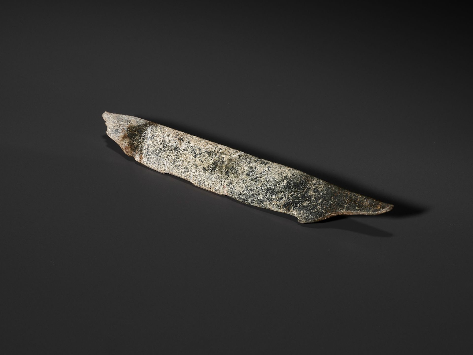 A GREEN JADE 'FISH' PENDANT, LATE SHANG TO WESTERN ZHOU DYNASTY - Image 8 of 9