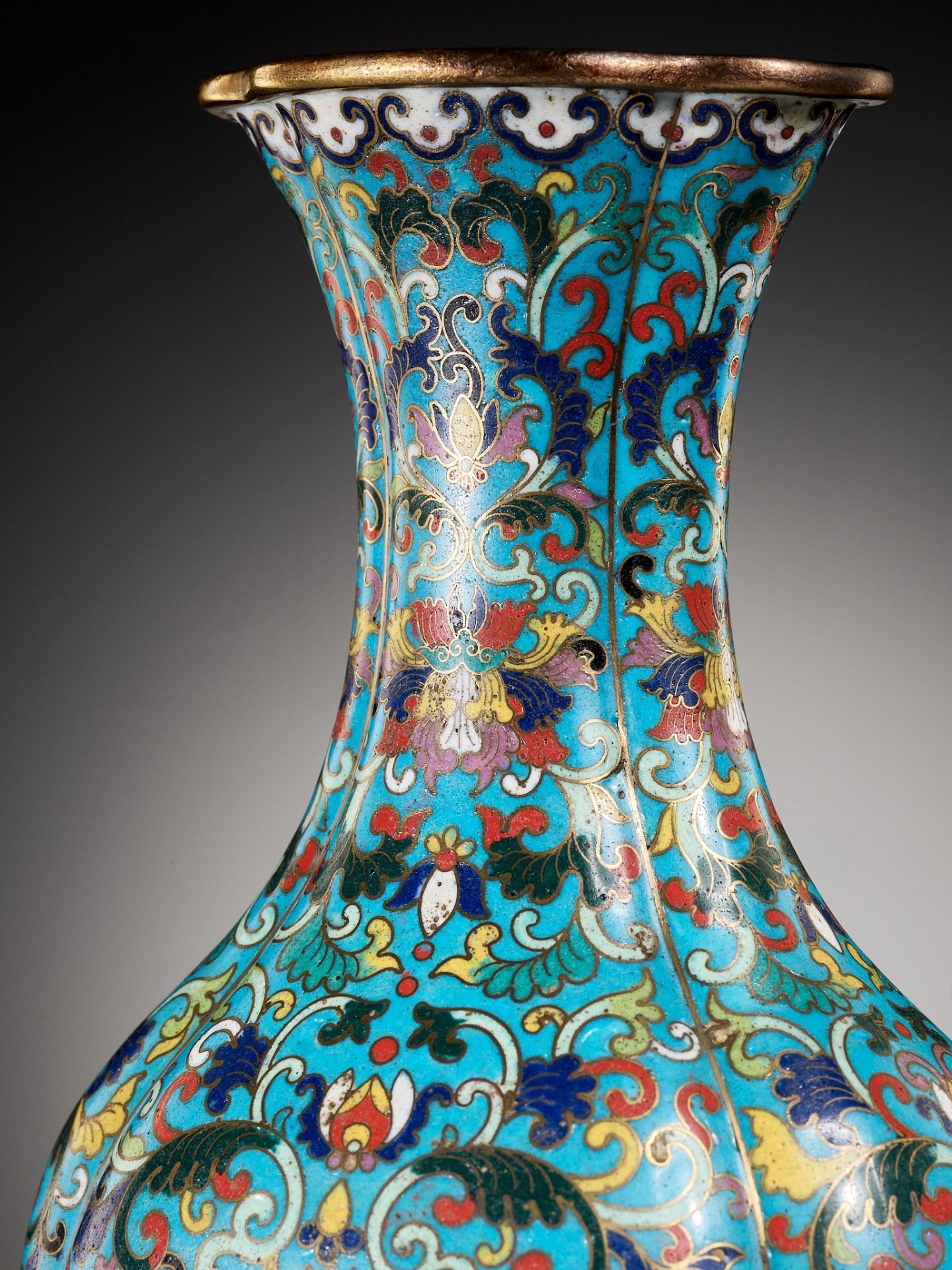 AN IMPERIAL PAIR OF QUADRILOBED CLOISONNÉ ENAMEL ‘LOTUS’ VASES, QIANLONG MARK AND OF THE PERIOD - Image 9 of 17