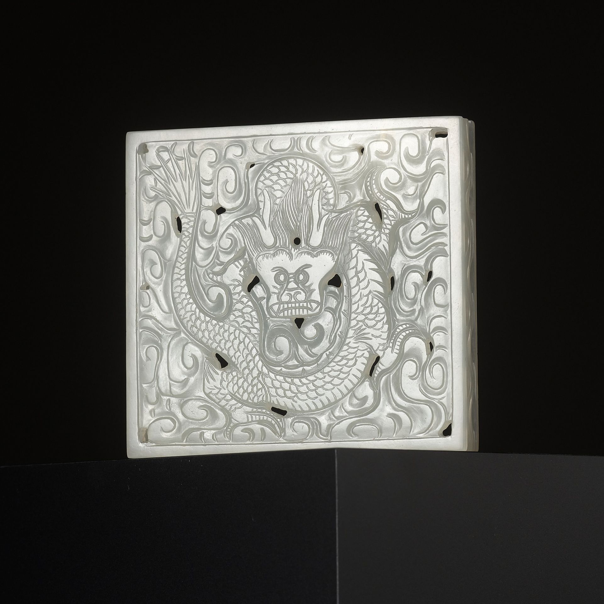 A WHITE JADE OPENWORK POMANDER BOX AND COVER, QIANLONG PERIOD - Image 12 of 12