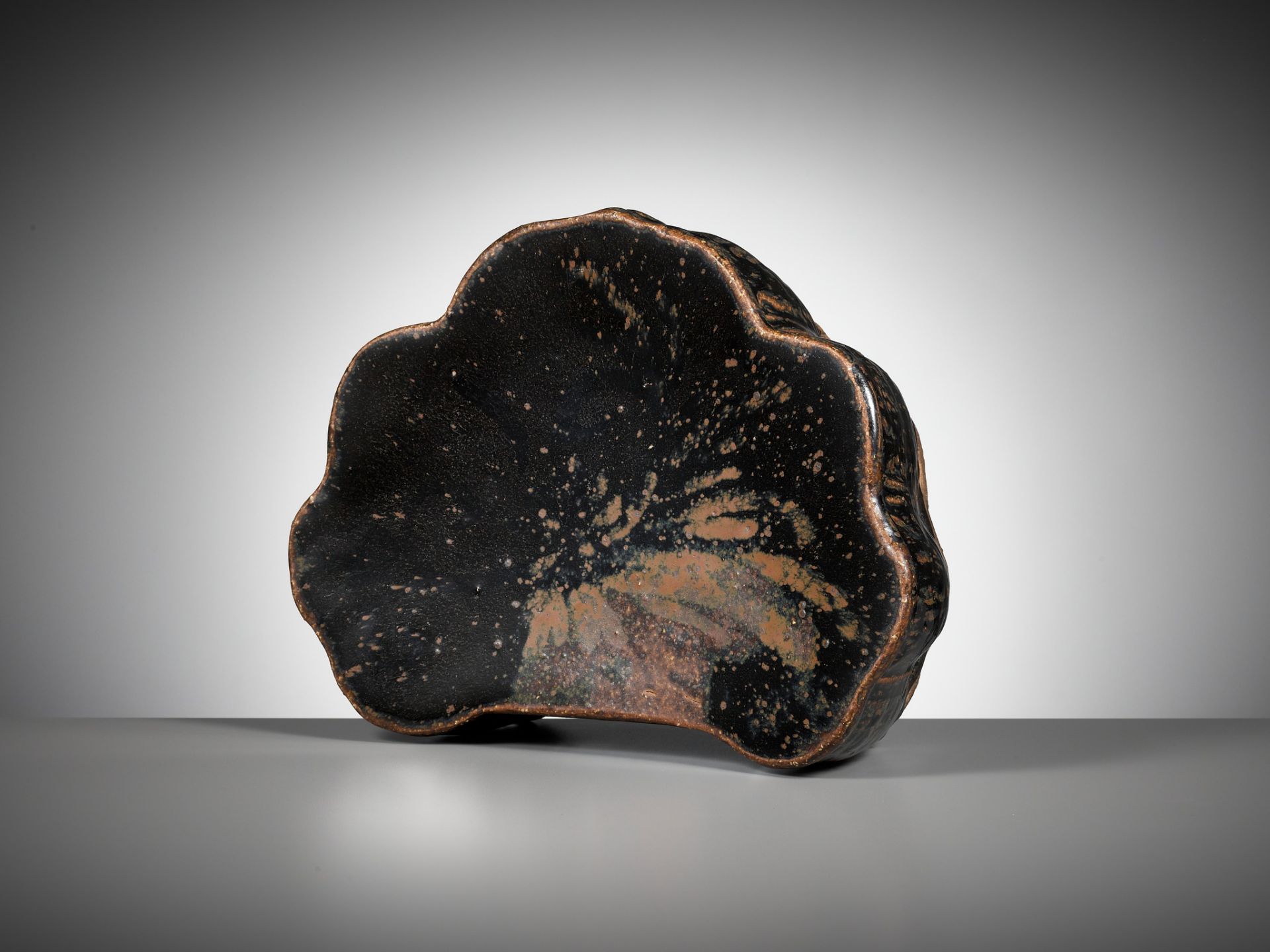 A CIZHOU RUSSET-SPLASHED BLACK-GLAZED PILLOW, SONG DYNASTY - Image 3 of 10