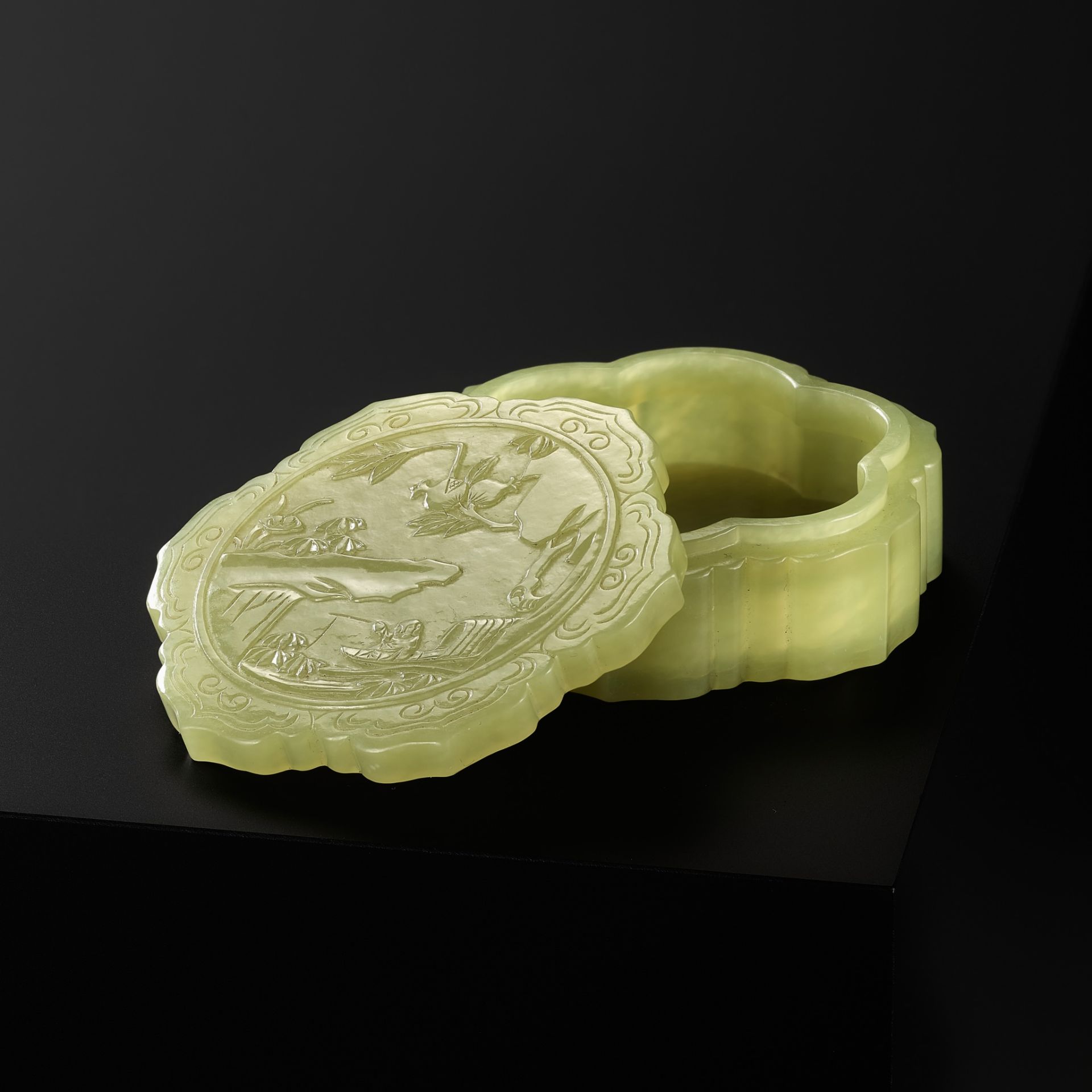 A YELLOW JADE RUYI-LOBED BOX AND COVER, QIANLONG PERIOD - Image 11 of 11