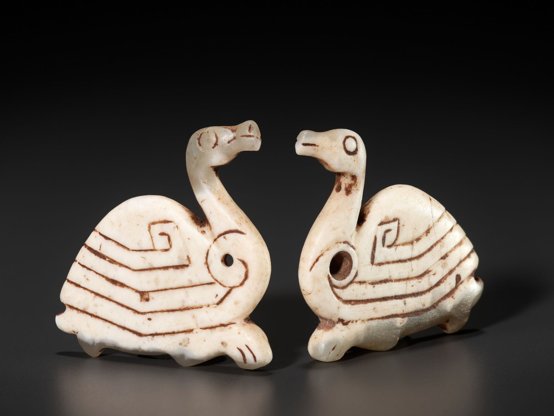 AN EXTREMELY RARE PAIR OF JADE 'GEESE' PENDANTS, SHANG DYNASTY - Image 2 of 12