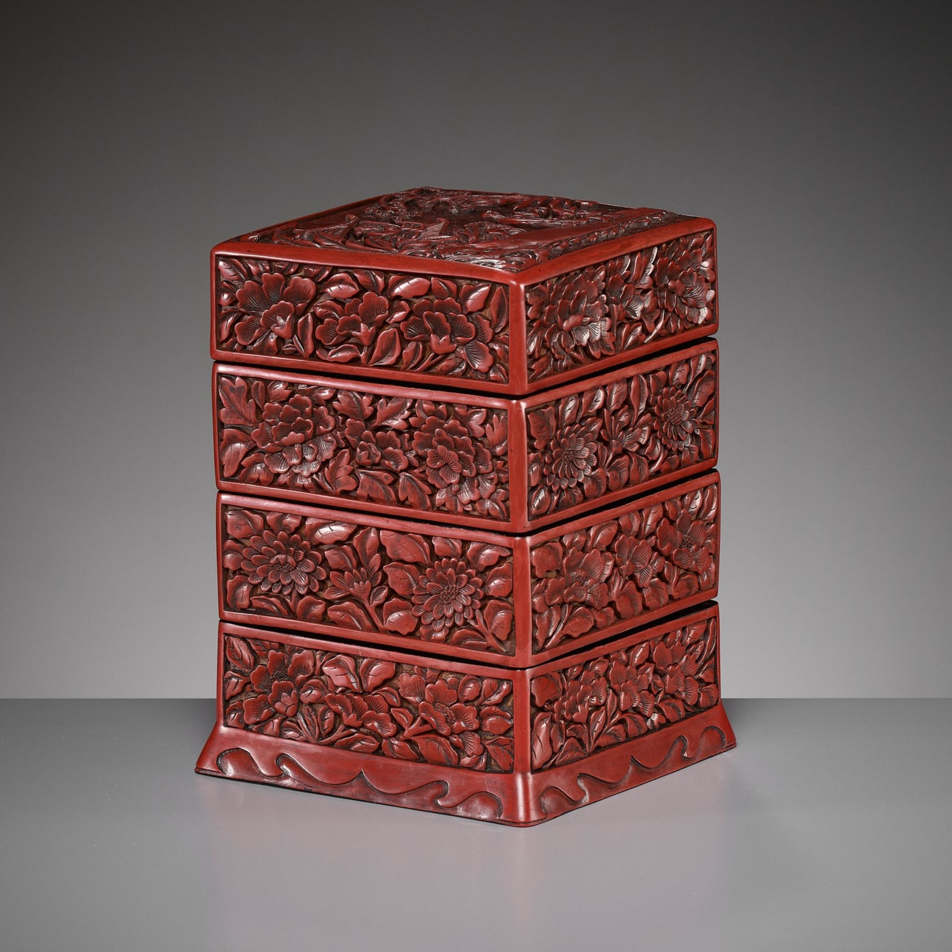 A CINNABAR LACQUER THREE-TIERED BOX AND COVER, LATE YUAN TO MID-MING DYNASTY - Image 4 of 17