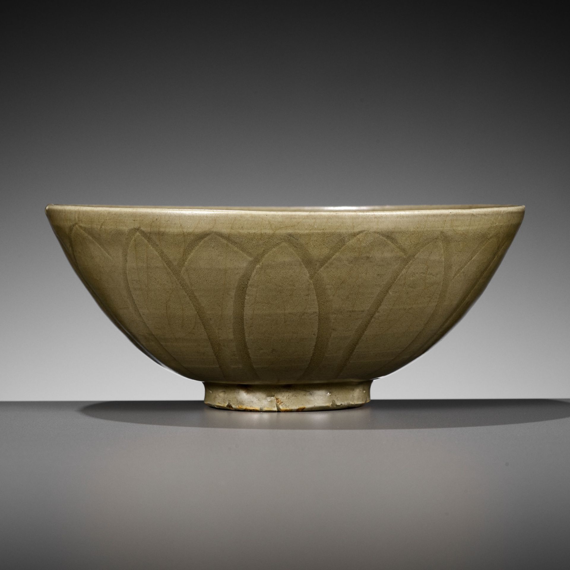 A LONGQUAN CELADON CARVED 'LOTUS PETAL' BOWL, SOUTHERN SONG DYNASTY - Image 12 of 12