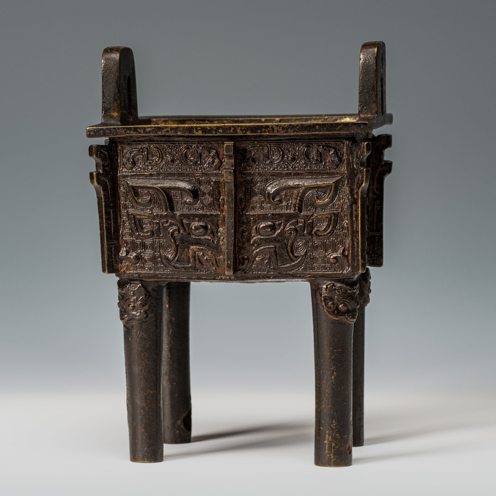 AN ARCHAISTIC BRONZE VESSEL, FANGDING, CHINA, 17TH CENTURY - Image 13 of 13