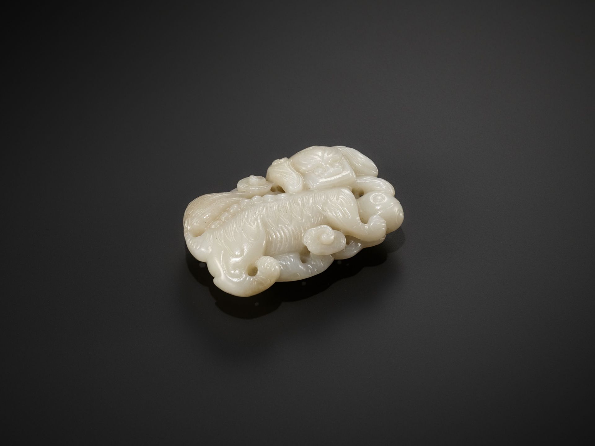 A WHITE JADE 'BUDDHIST LION' BELT BUCKLE, CHINA, 18TH CENTURY - Image 8 of 9