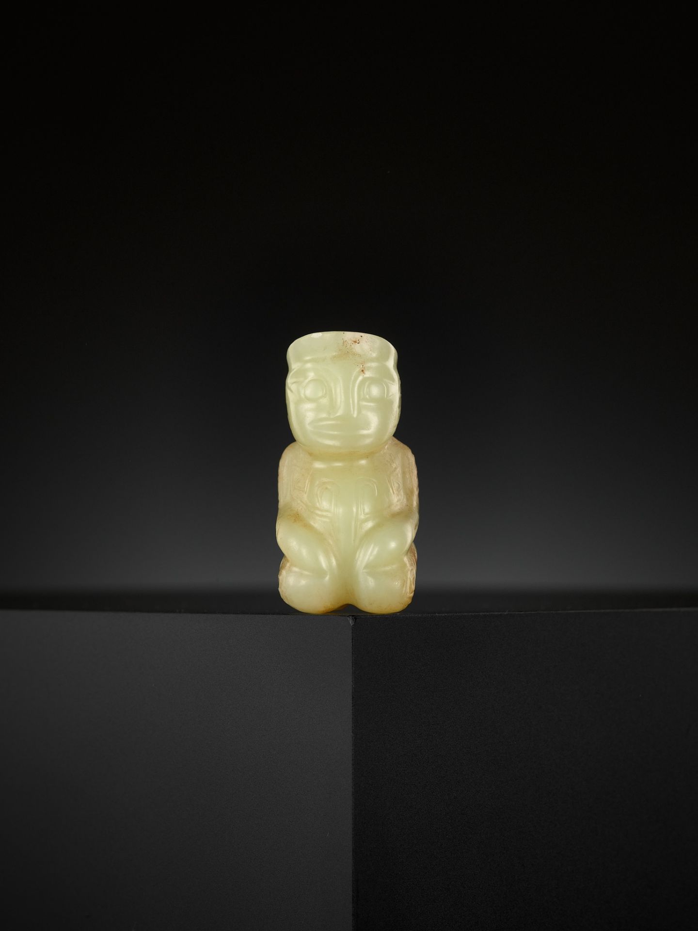 AN EXTREMELY RARE YELLOW JADE 'KNEELING FIGURE', SHANG DYNASTY - Image 8 of 17