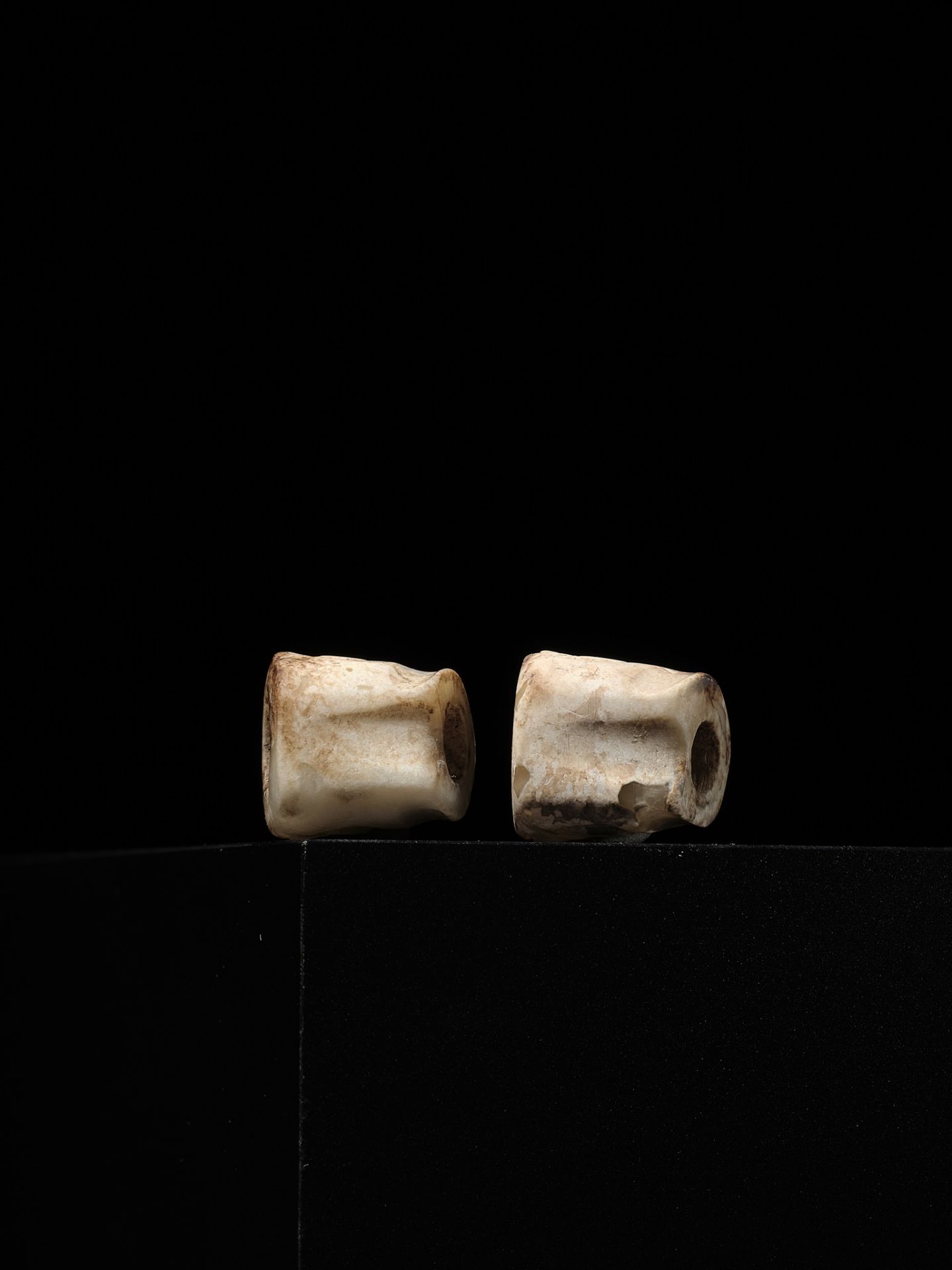A PAIR OF CYLINDRICAL 'TAOTIE MASK' JADE BEADS, SHANG DYNASTY - Image 7 of 13