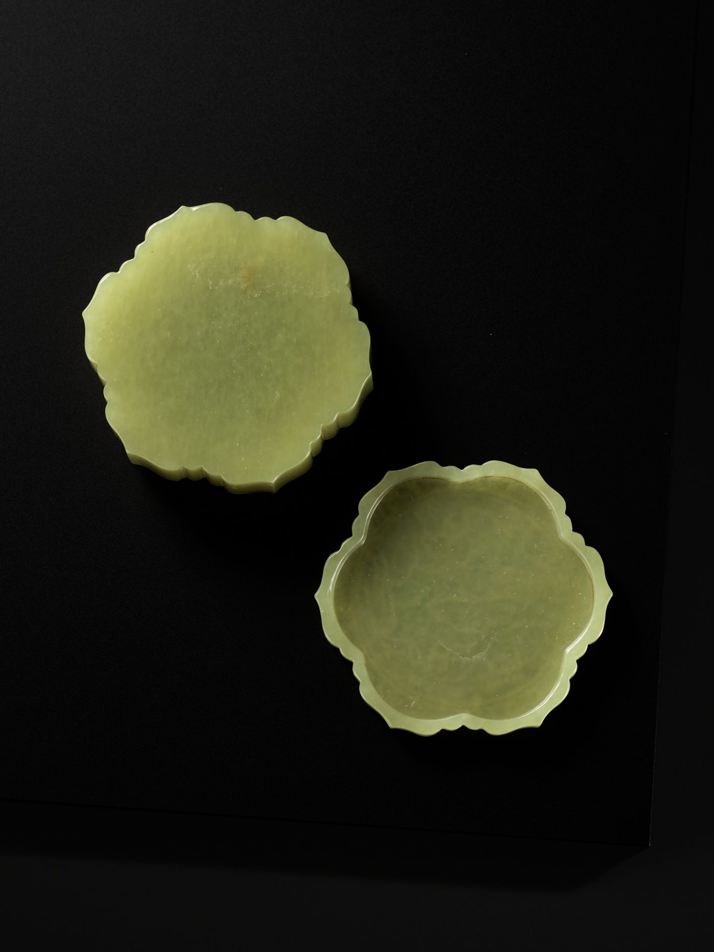 A YELLOW JADE RUYI-LOBED BOX AND COVER, QIANLONG PERIOD - Image 10 of 11