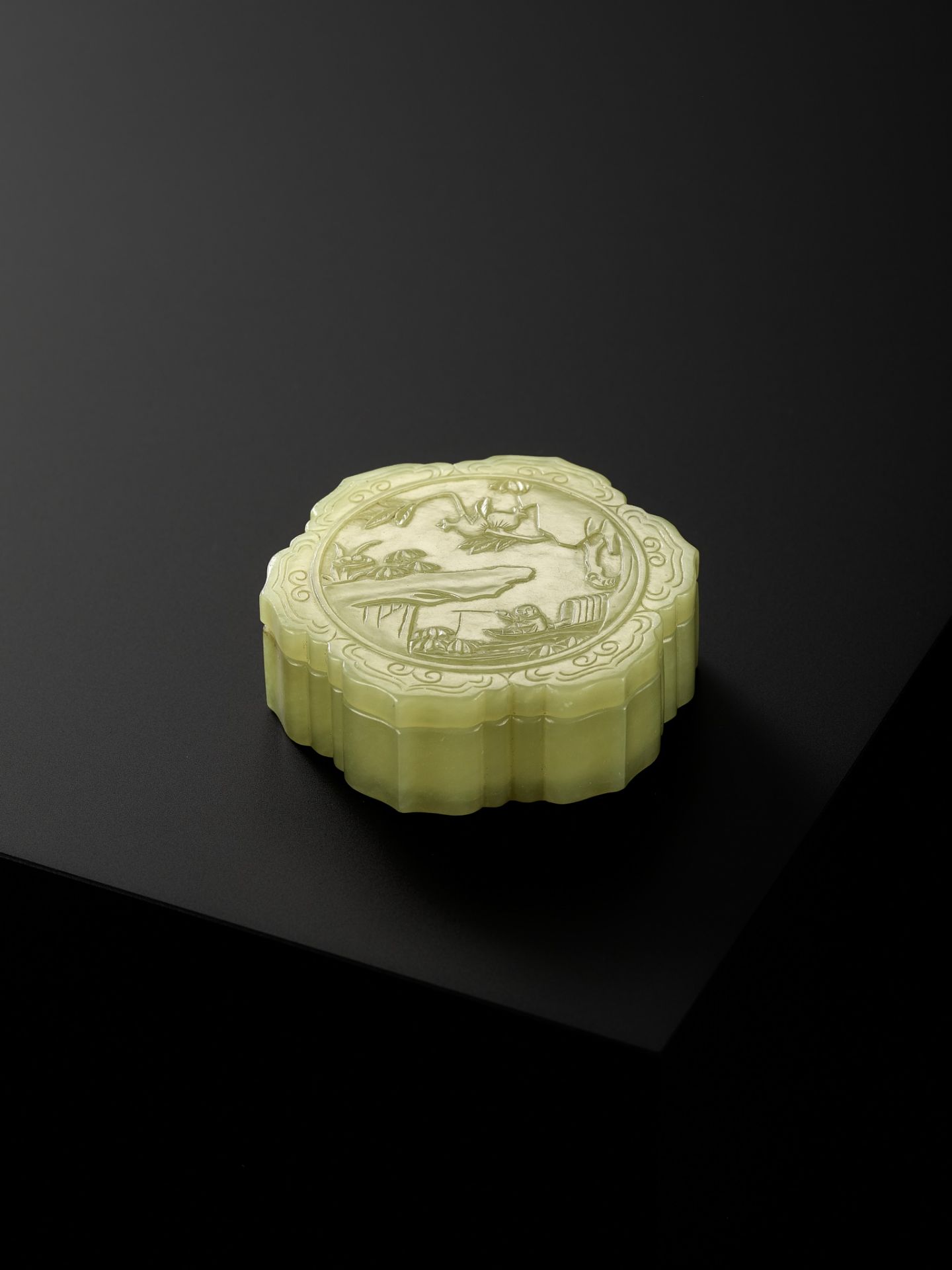 A YELLOW JADE RUYI-LOBED BOX AND COVER, QIANLONG PERIOD - Image 2 of 11