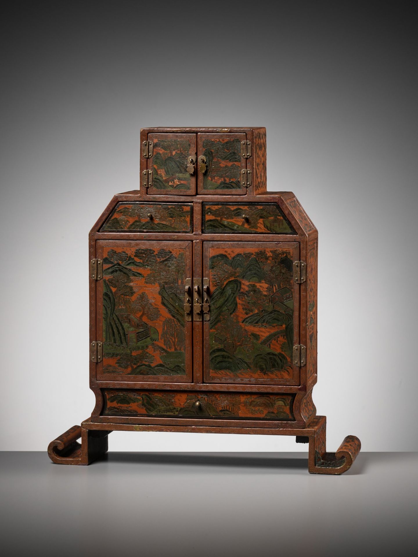 A TIANQI AND QIANGJIN LACQUER CABINET, QIANLONG TO JIAQING PERIOD - Bild 7 aus 10