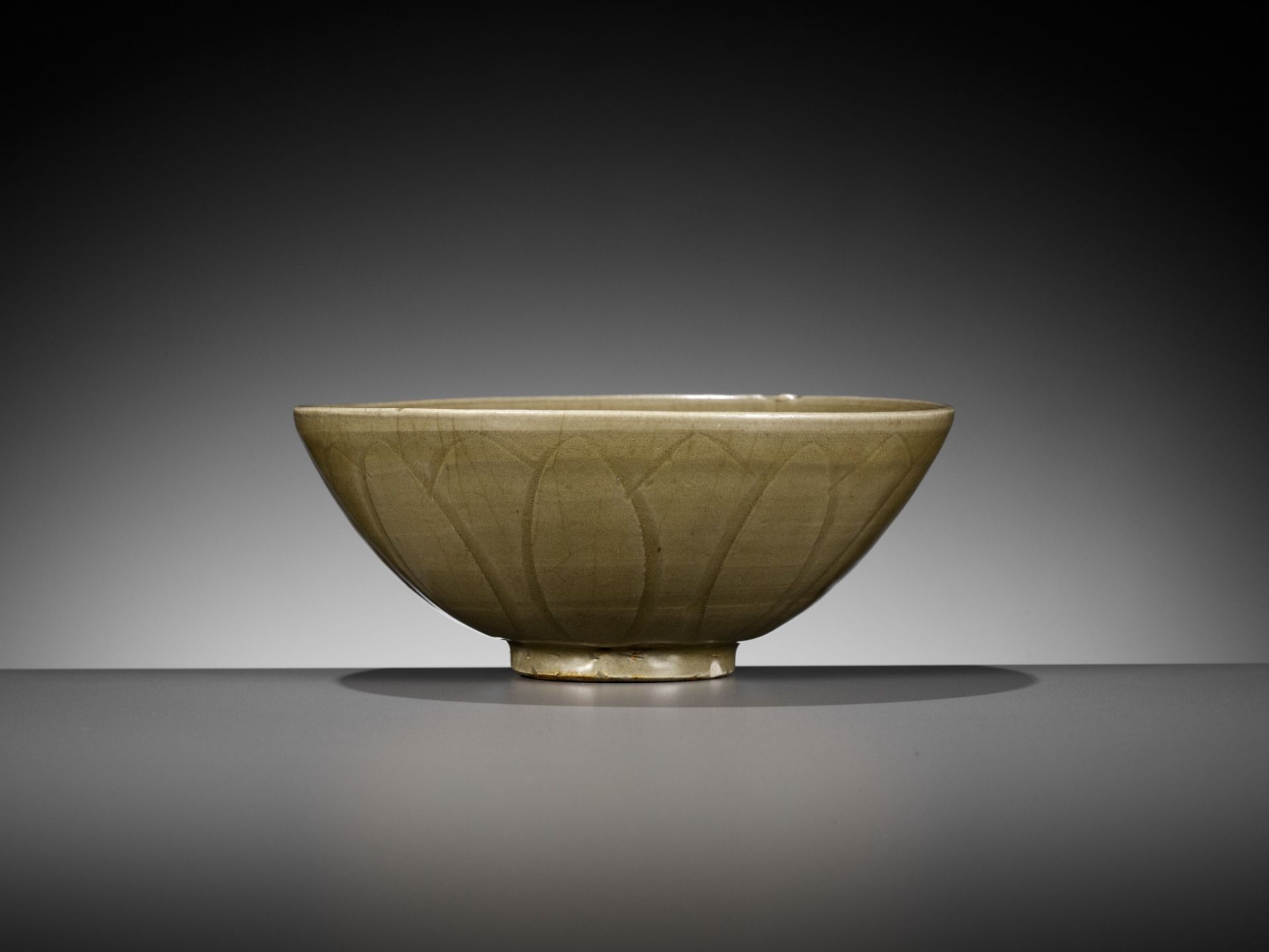 A LONGQUAN CELADON CARVED 'LOTUS PETAL' BOWL, SOUTHERN SONG DYNASTY - Image 9 of 12