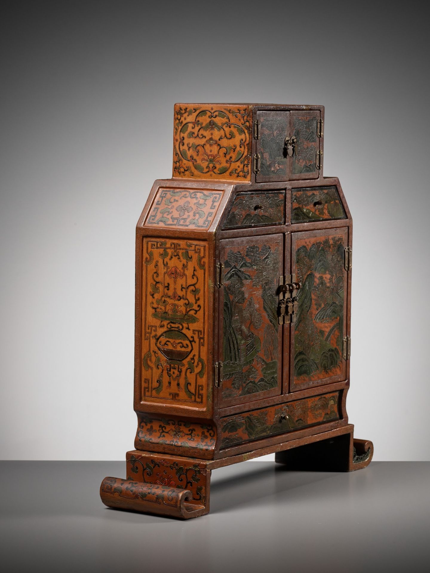 A TIANQI AND QIANGJIN LACQUER CABINET, QIANLONG TO JIAQING PERIOD - Bild 3 aus 10