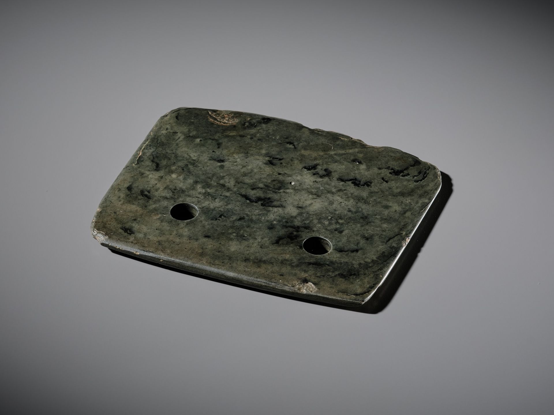 A SPINACH-GREEN JADE AXE BLADE, FU, NEOLITHIC PERIOD - Image 7 of 11
