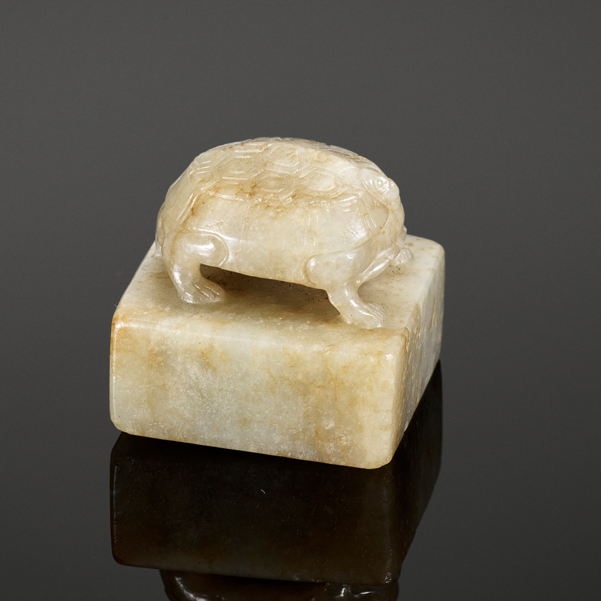 A CELADON JADE 'TURTLE' SEAL, 17TH CENTURY - Image 2 of 13