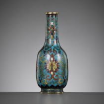 A CLOISONNE ENAMEL MALLET VASE, QIANLONG FIVE-CHARACTER MARK AND OF THE PERIOD