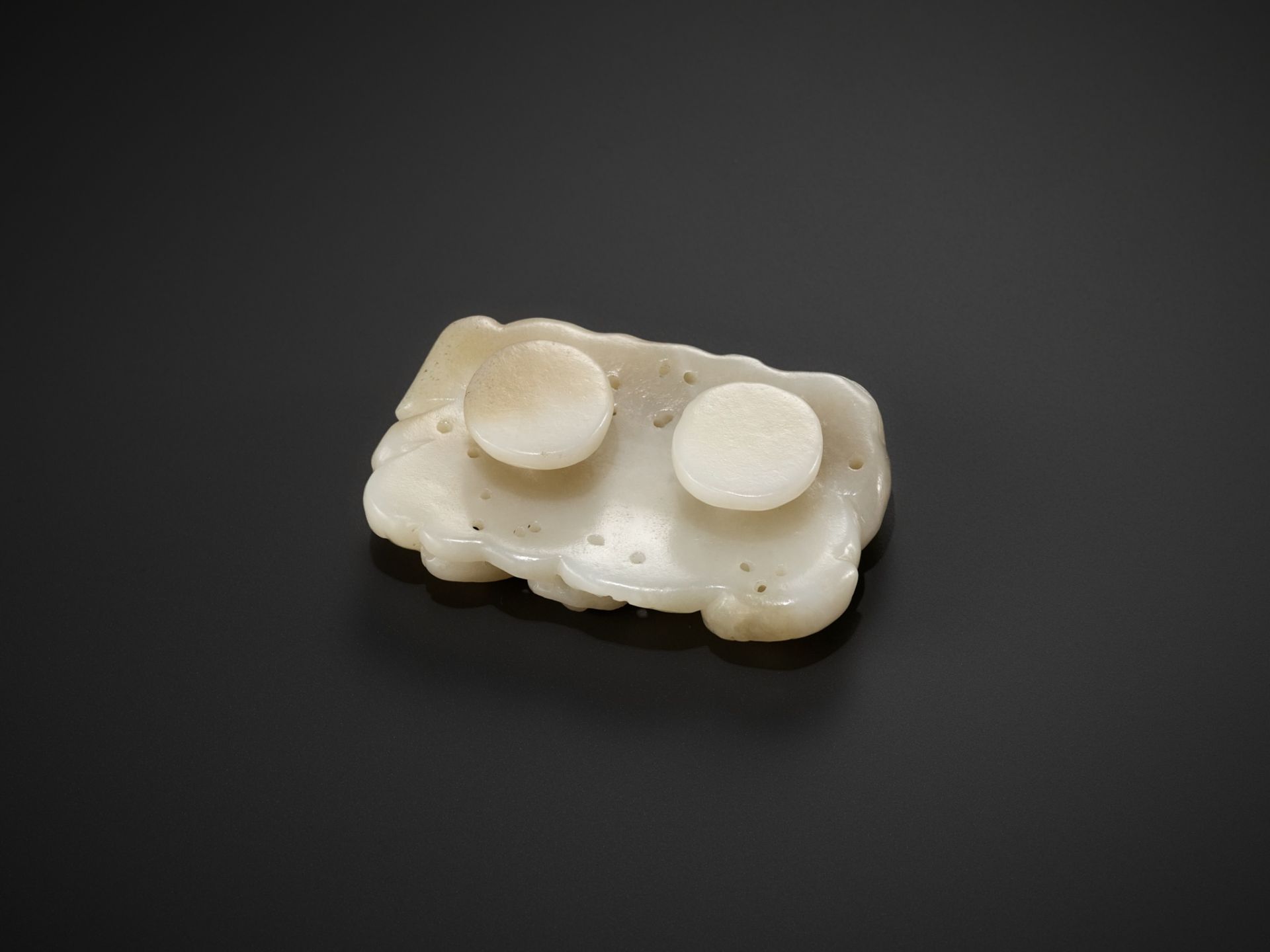 A WHITE JADE 'BUDDHIST LION' BELT BUCKLE, CHINA, 18TH CENTURY - Image 9 of 9