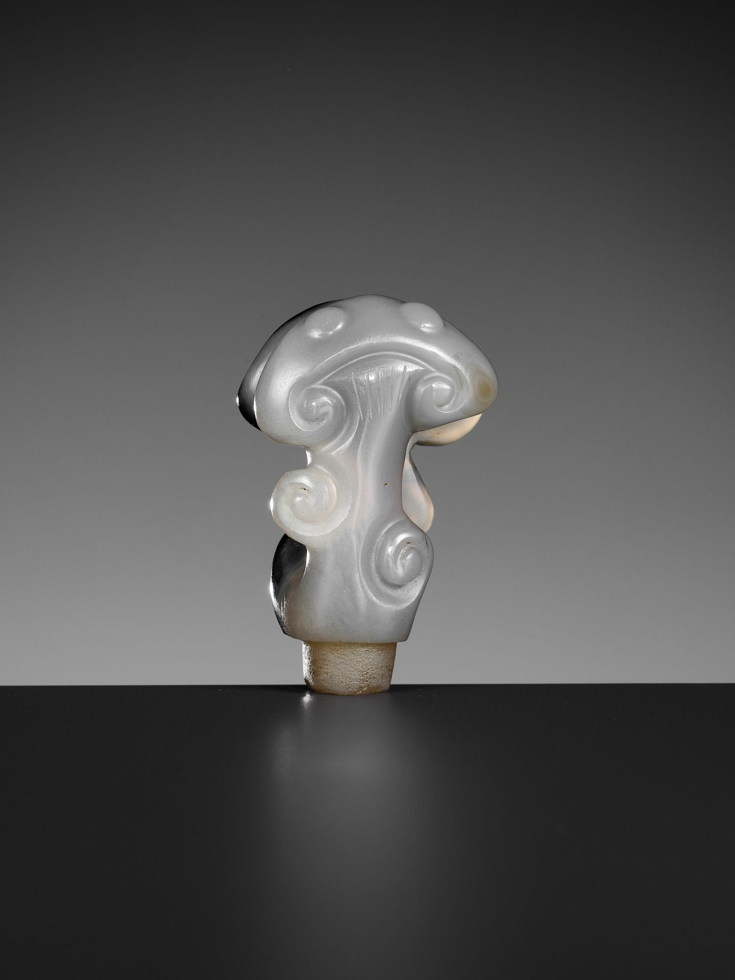A CAMEO AGATE OPENWORK 'LINGZHI' FINIAL, CHINA, 17th-18th CENTURY - Image 2 of 13