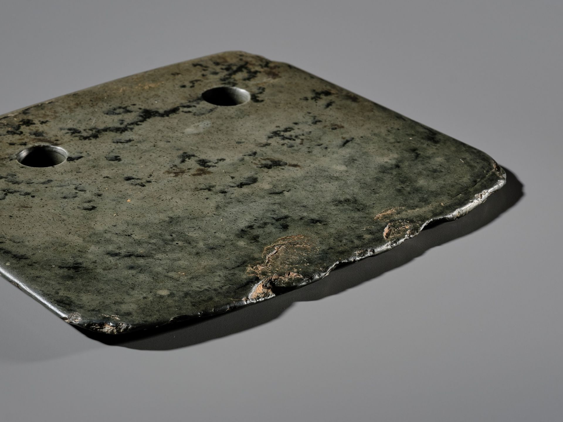 A SPINACH-GREEN JADE AXE BLADE, FU, NEOLITHIC PERIOD - Image 6 of 11
