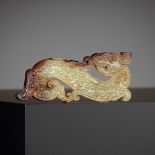 AN ARCHAIC YELLOW & RUSSET JADE DRAGON PENDANT, EASTERN ZHOU DYNASTY