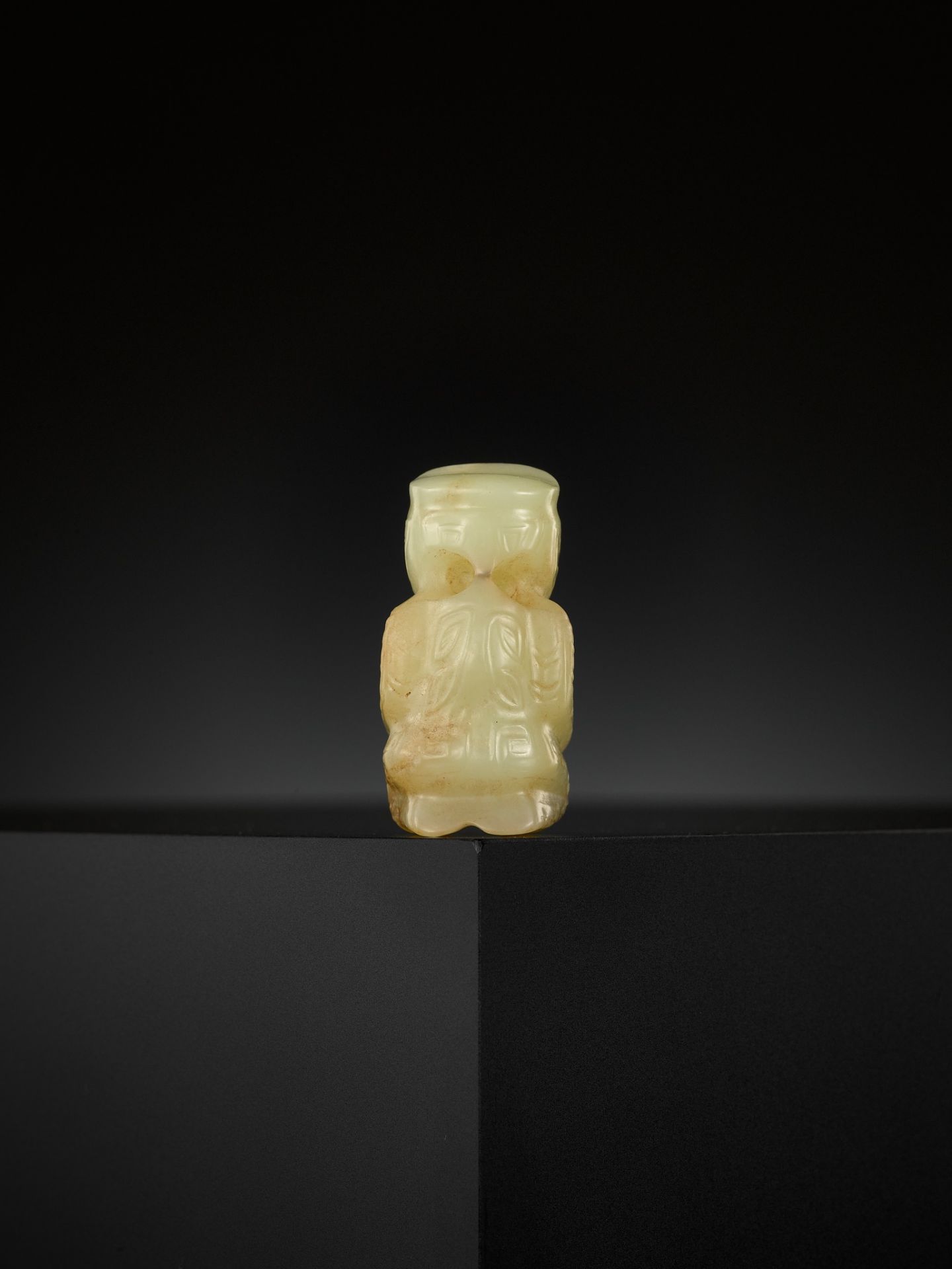 AN EXTREMELY RARE YELLOW JADE 'KNEELING FIGURE', SHANG DYNASTY - Image 9 of 17