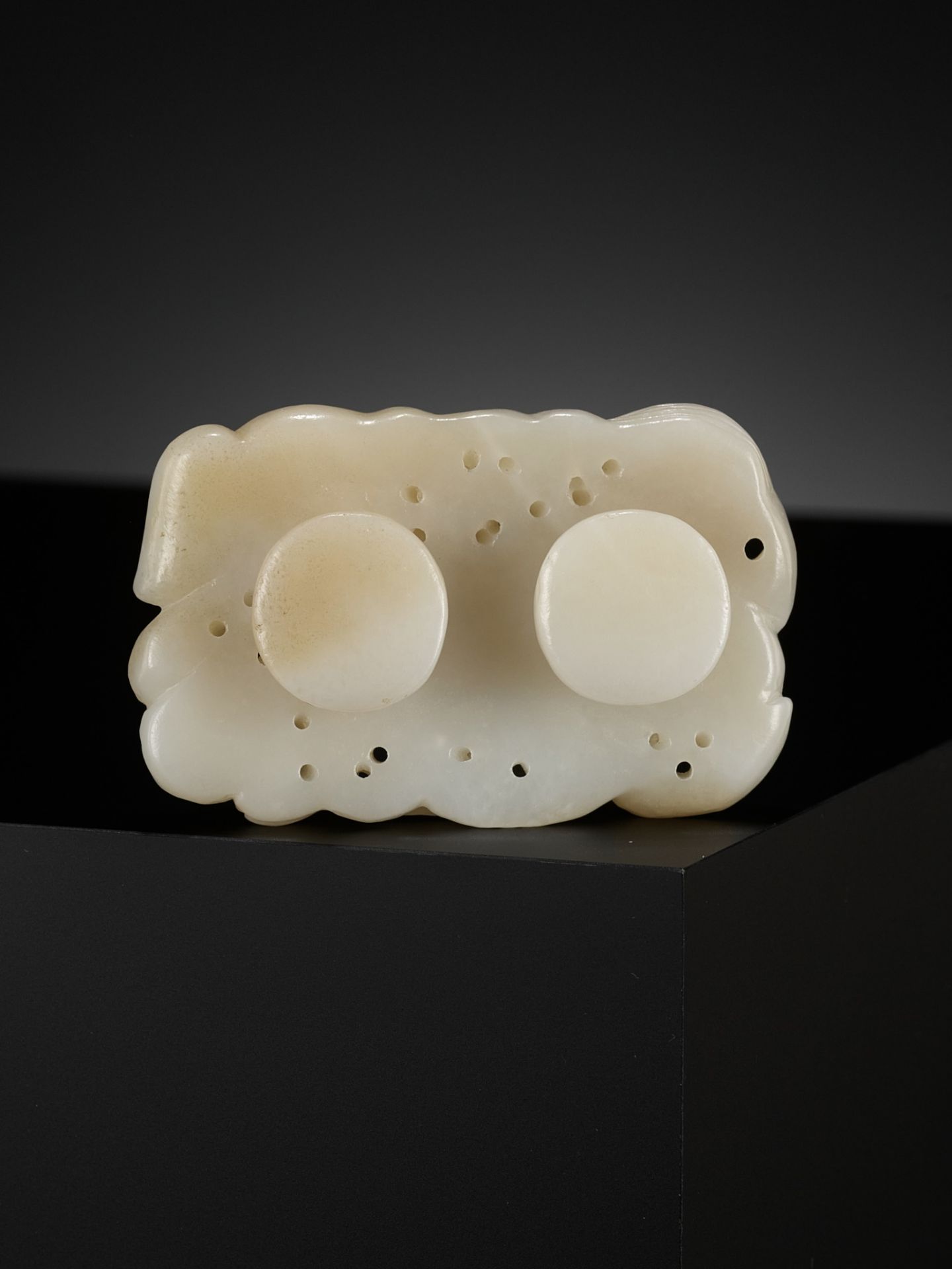 A WHITE JADE 'BUDDHIST LION' BELT BUCKLE, CHINA, 18TH CENTURY - Image 5 of 9