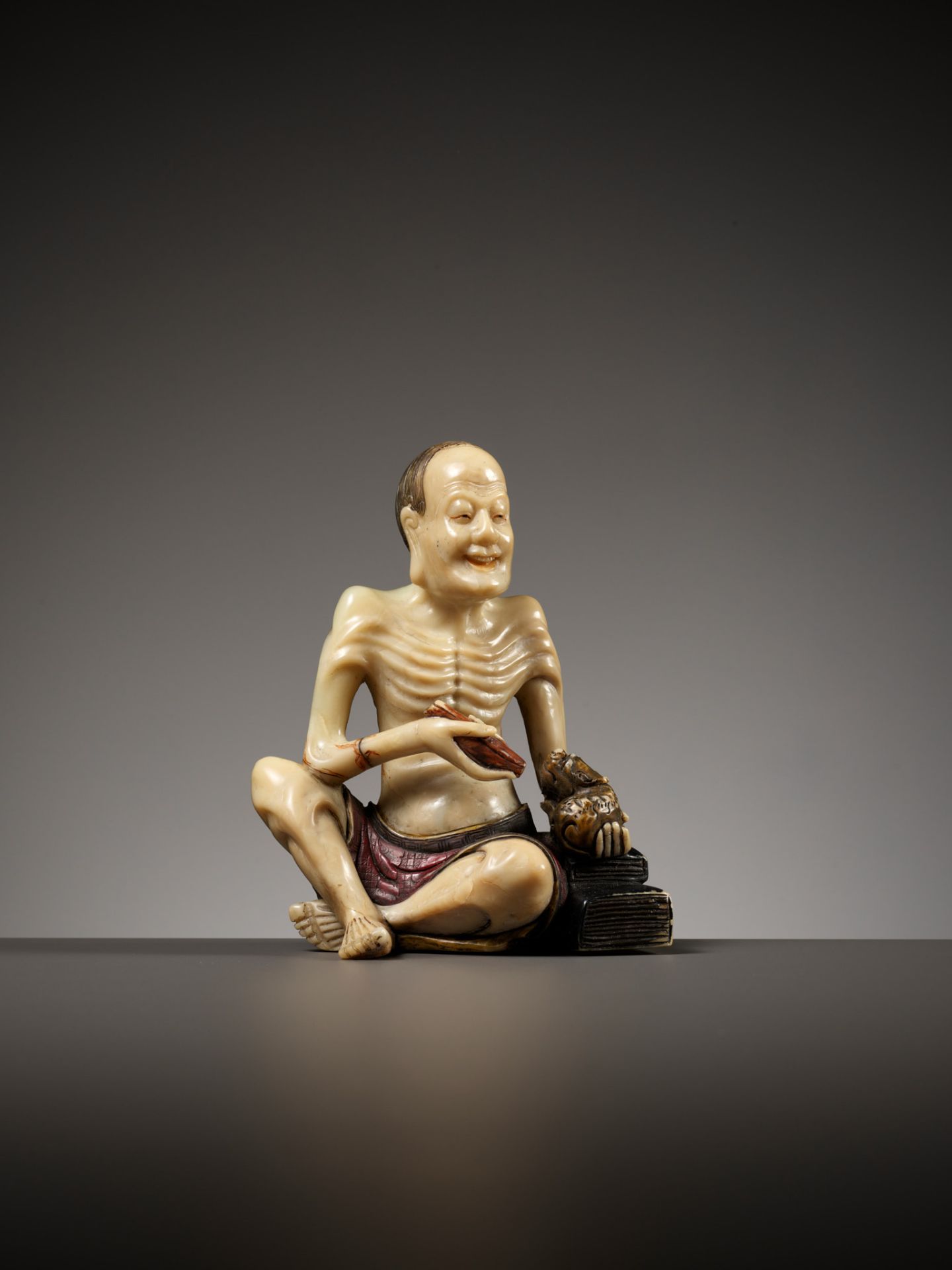A SOAPSTONE FIGURE OF VIJRAPUTRA, MID-QING DYNASTY - Image 12 of 16