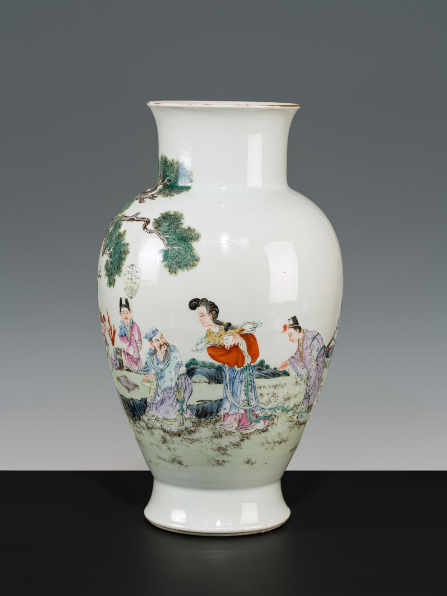 A FAMILLE ROSE 'SCHOLARS' VASE, SHENDETANG ZHI MARK, REPUBLIC PERIOD - Bild 4 aus 12