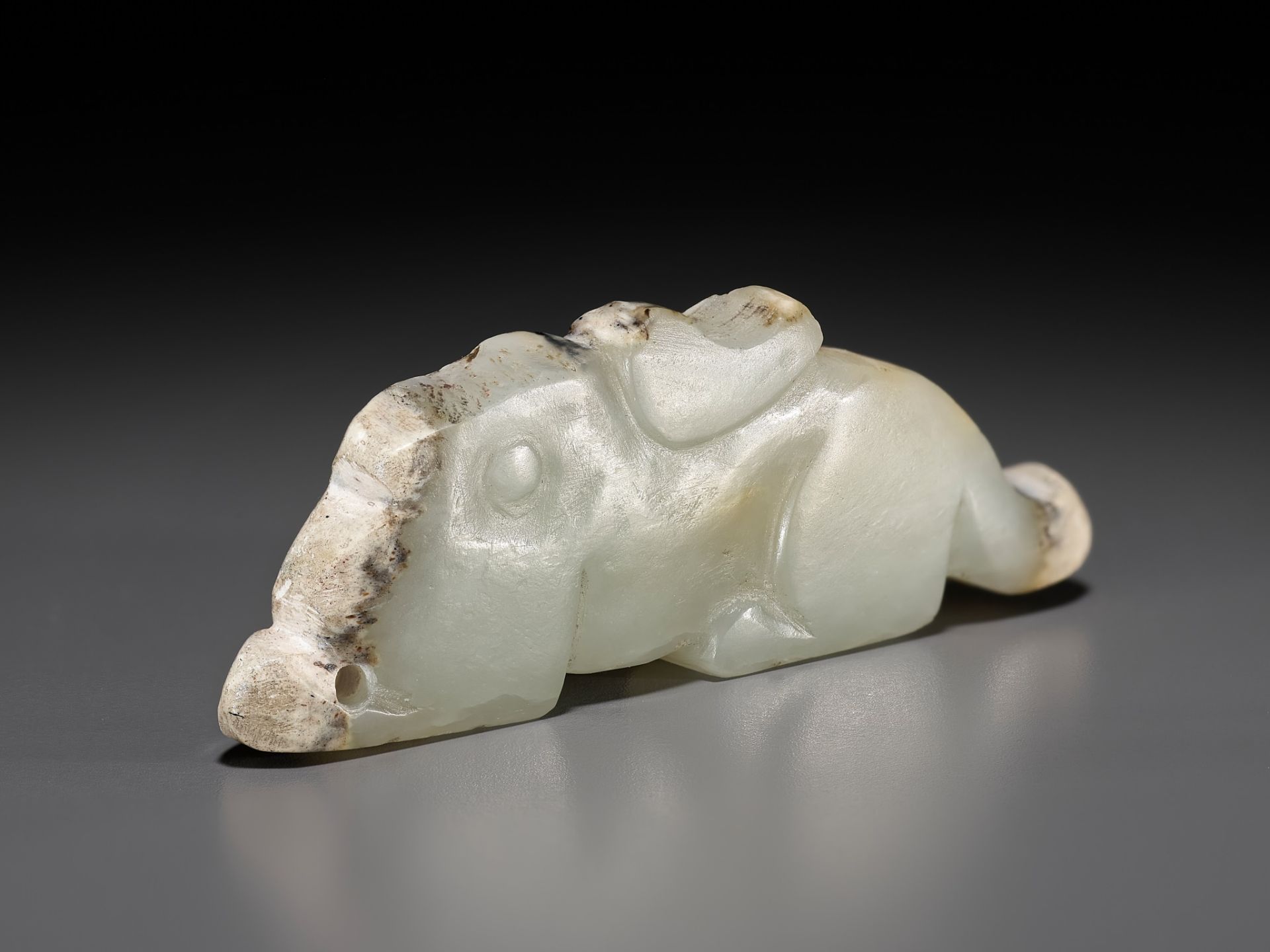 A JADE 'RABBIT' PENDANT, LATE SHANG TO EARLY WESTERN ZHOU DYNASTY - Image 10 of 14